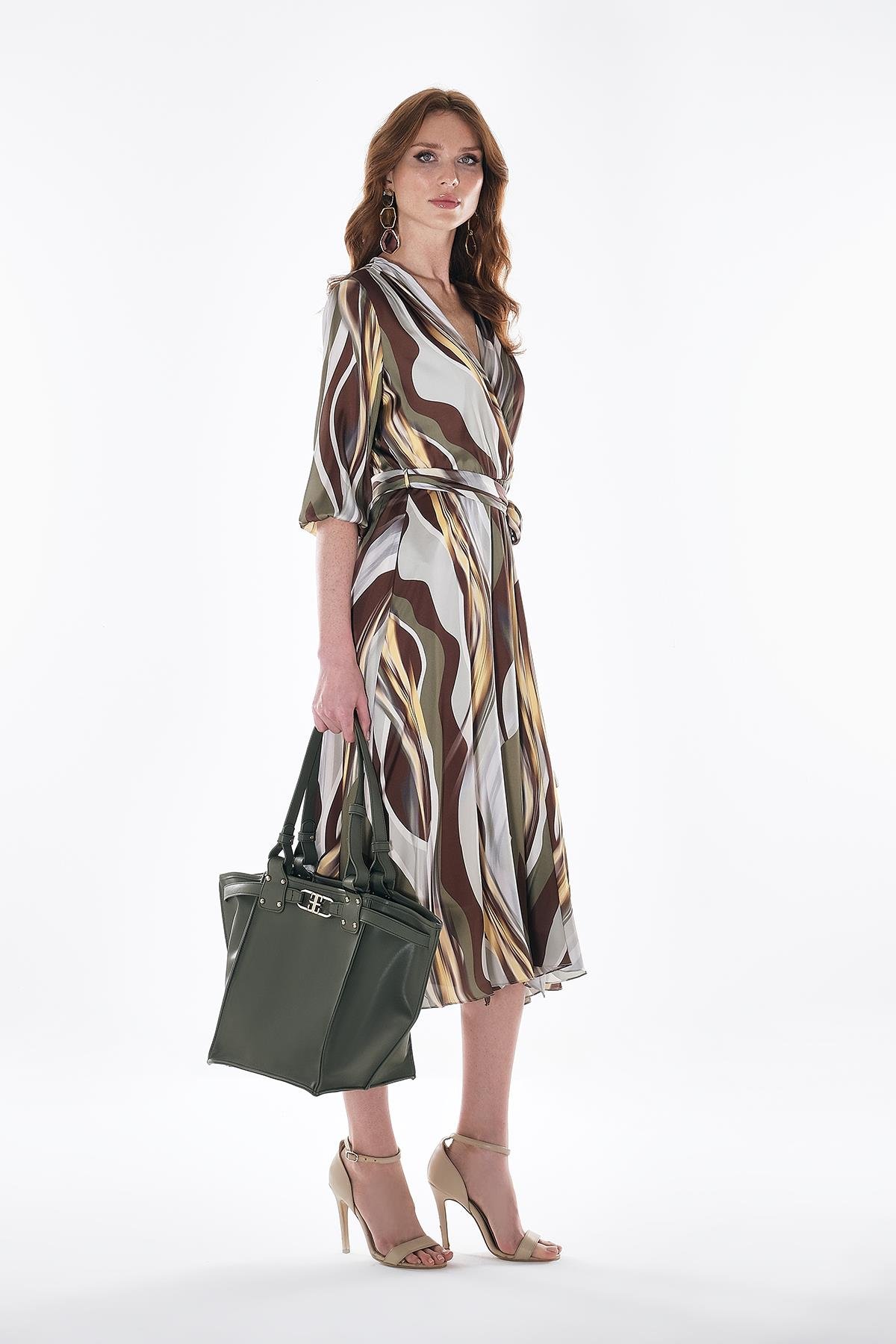 Desenli Saten Beli Kuşaklı Eteği Kloş Midi Boy Elbise