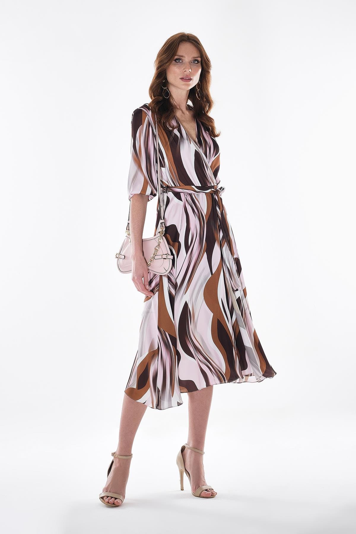 Desenli Saten Beli Kuşaklı Eteği Kloş Midi Boy Elbise