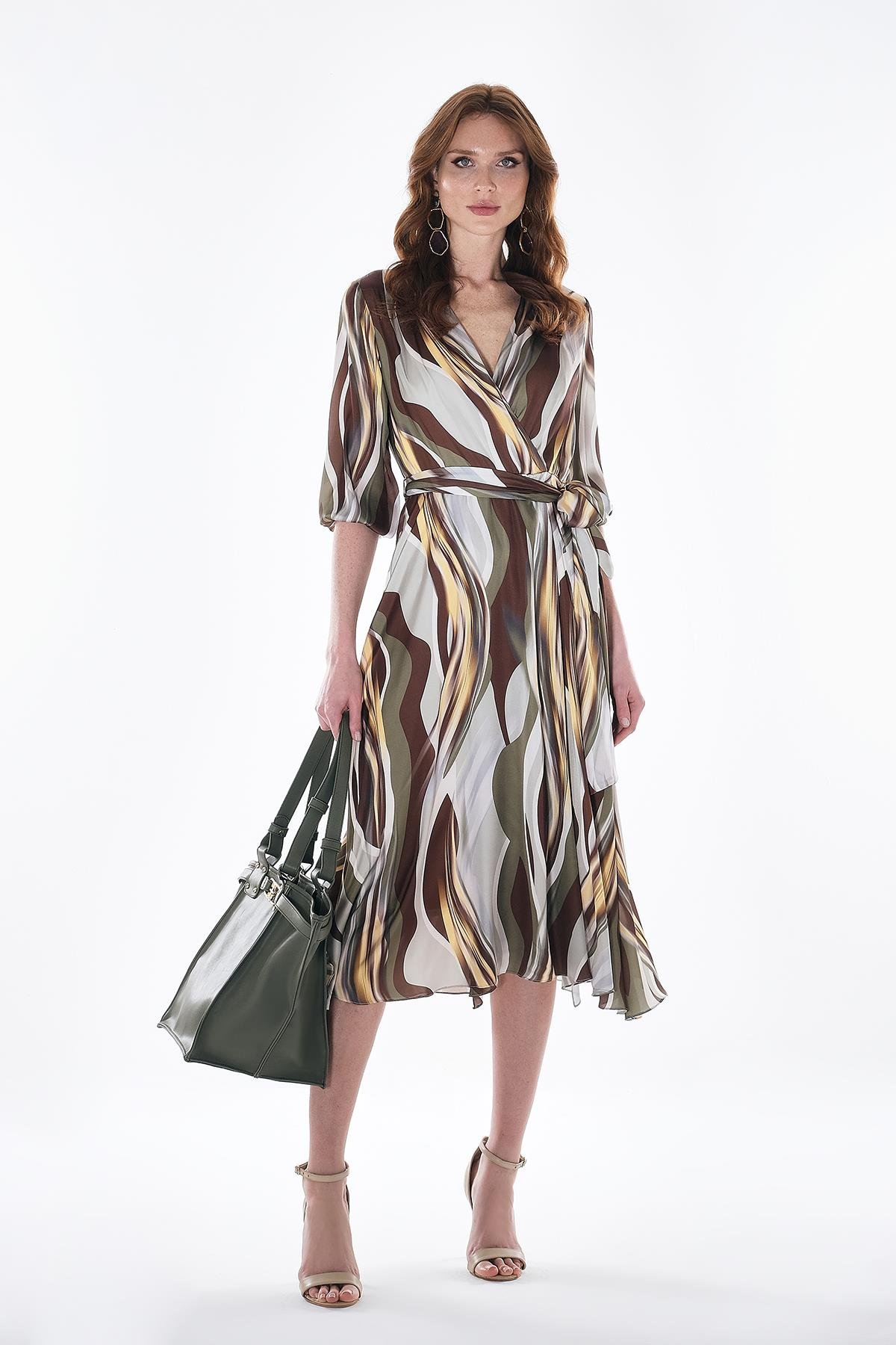 Desenli Saten Beli Kuşaklı Eteği Kloş Midi Boy Elbise