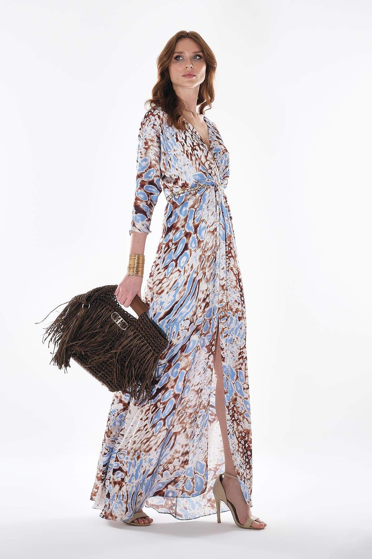 Desenli Saten Zincir Kemerli Yırtmaçlı Yandan Cepli Maksi Boy Elbise