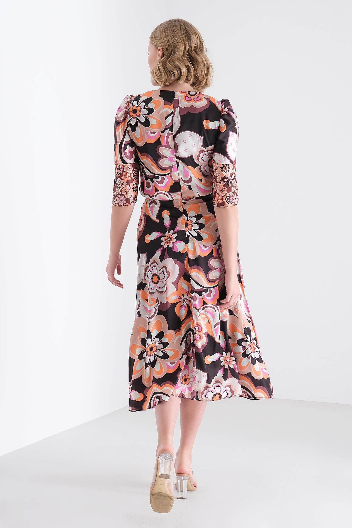 Desenli V Yakalı Saten Midi Boy Elbise