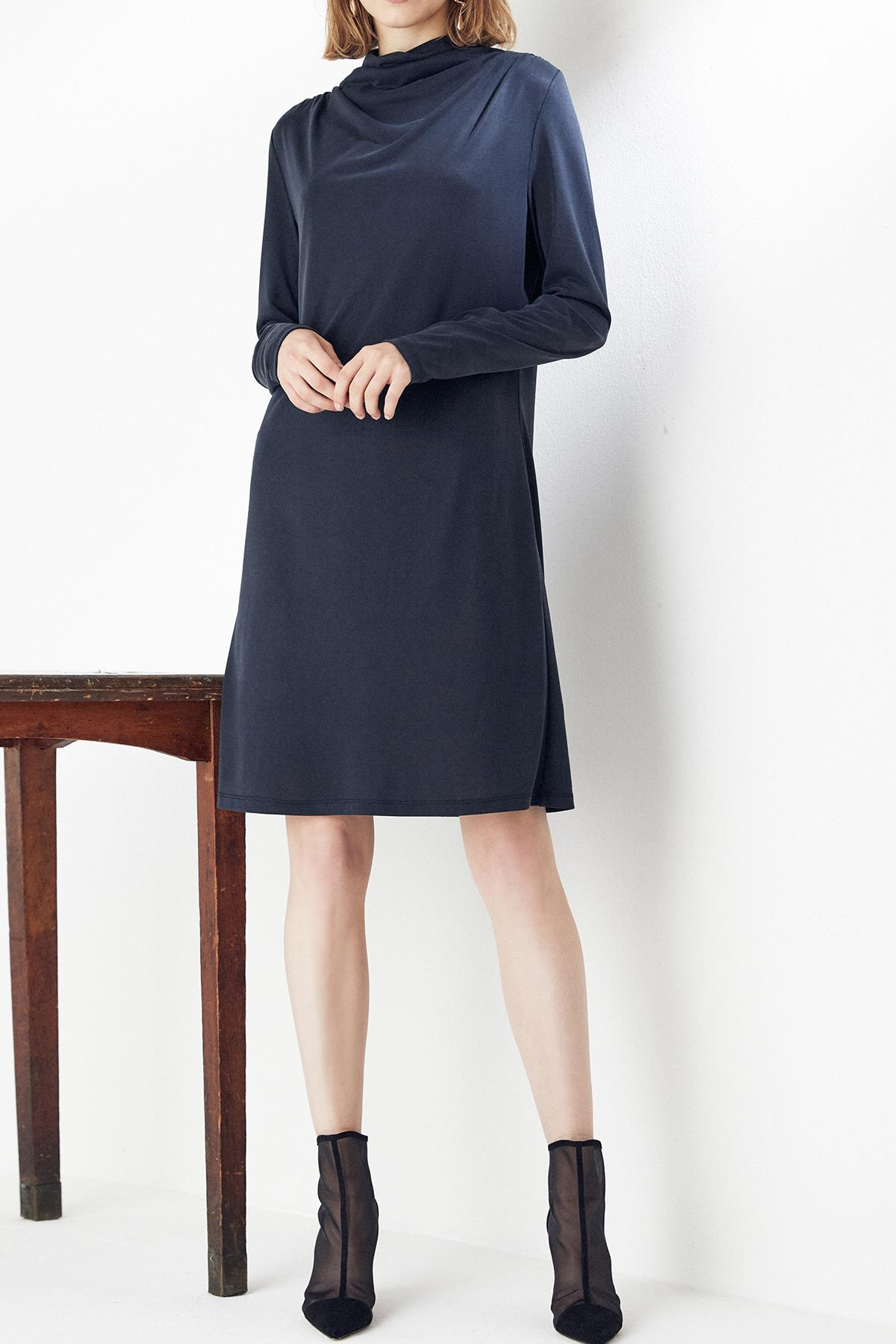 Dik Yaka Örme Elbise