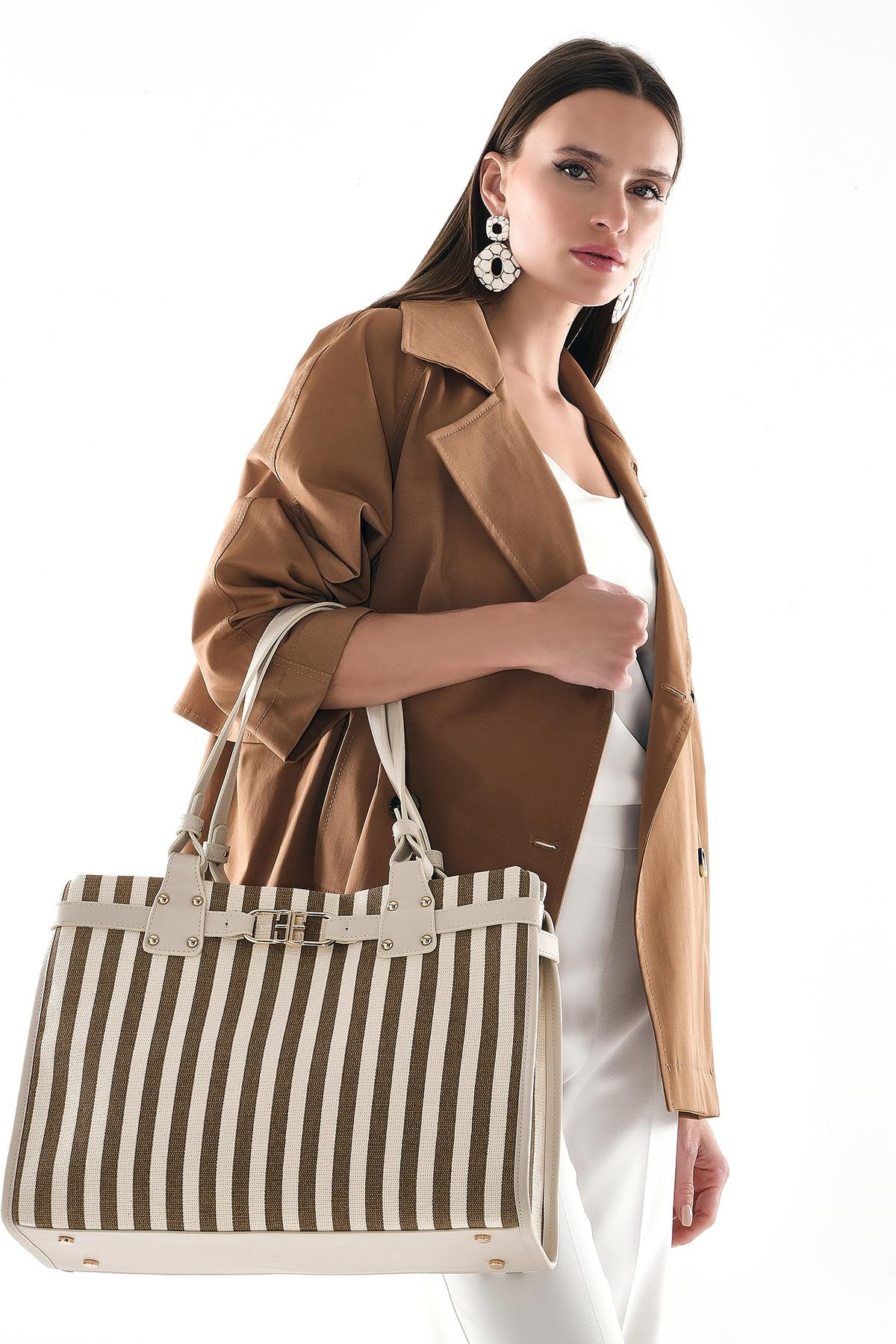 Dikey Çizgili Çift Saplı Şık Tasarıma Sahip El Çantası