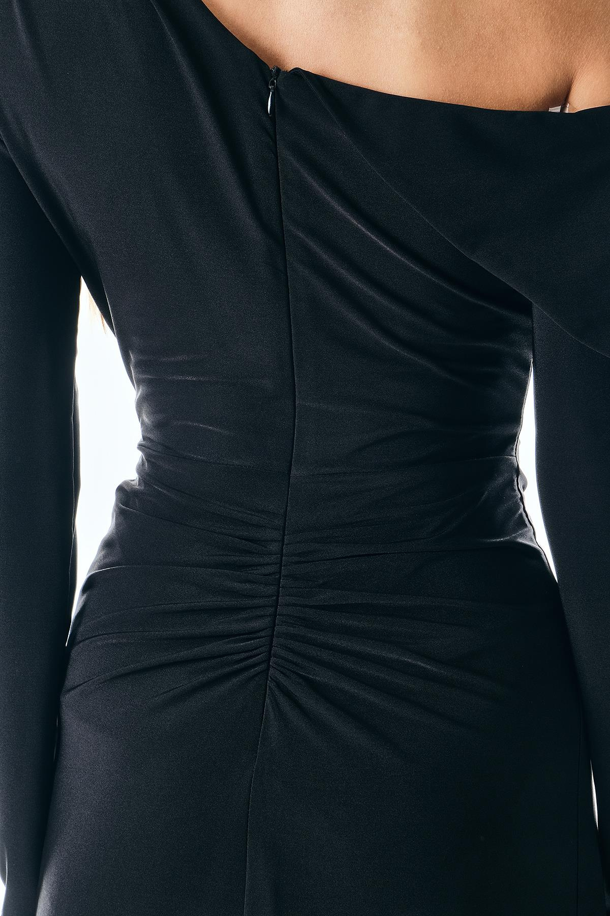 Düşük Omuzlu Drapeli Abiye Elbise