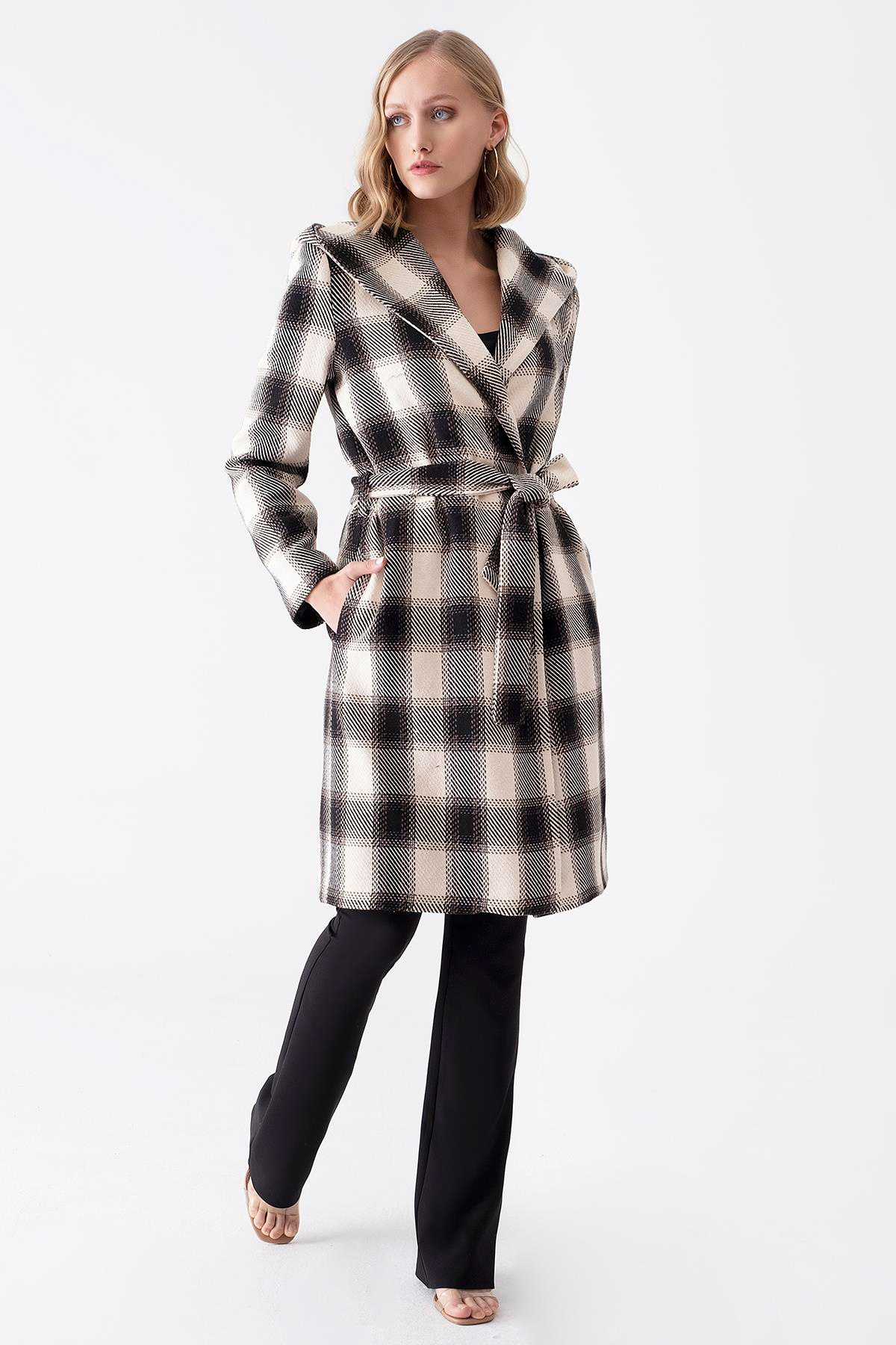 Ekose Desenli Kapüşonlu Kaban