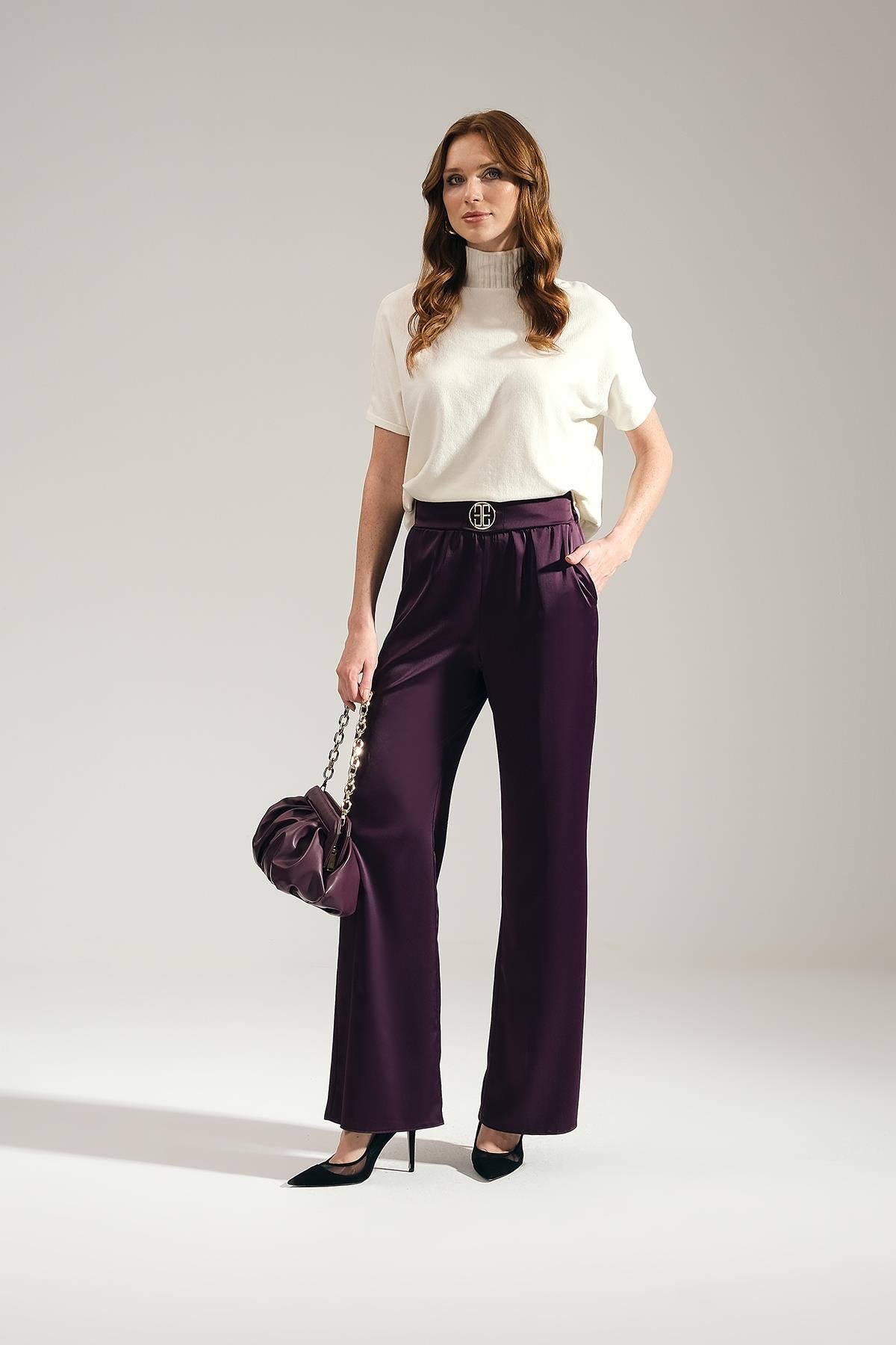 Gold Aksesuarlı Cepli Arkası Lastikli Bol Paça Saten Pantolon