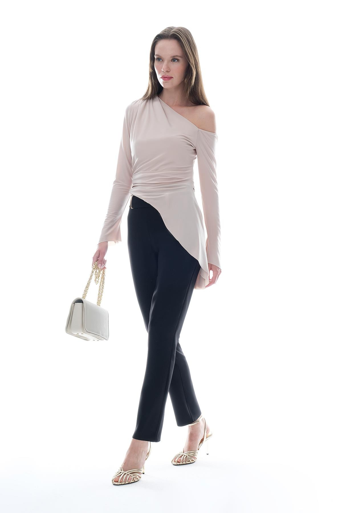 Gold Aksesuarlı Dar Paça Pantolon