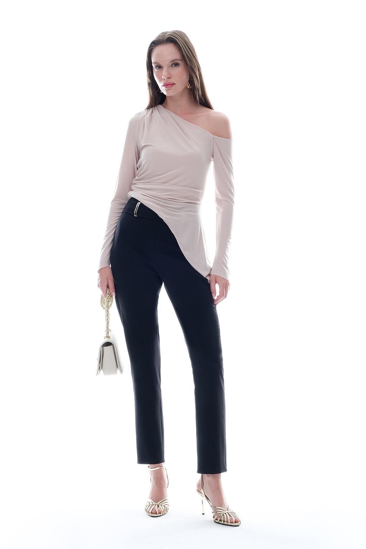 Gold Aksesuarlı Dar Paça Pantolon