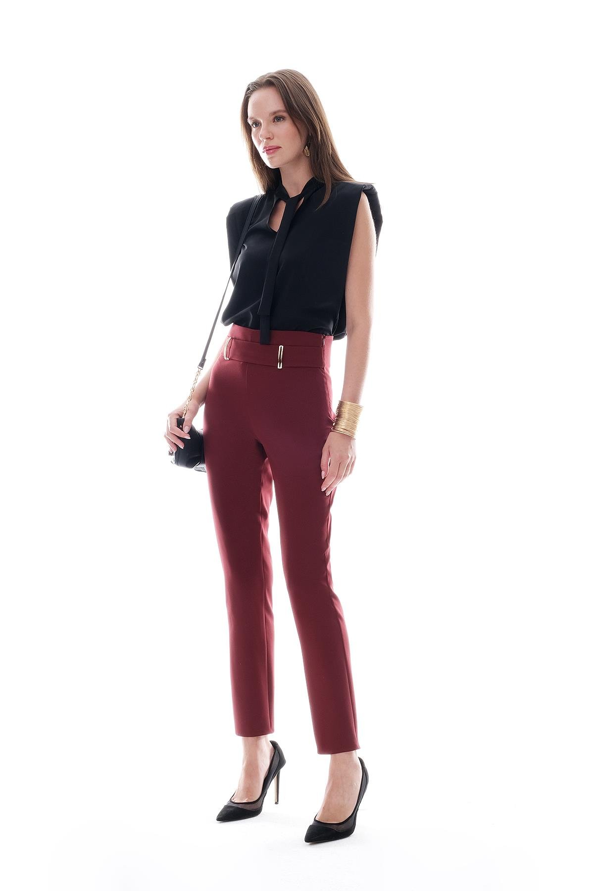 Gold Aksesuarlı Dar Paça Pantolon