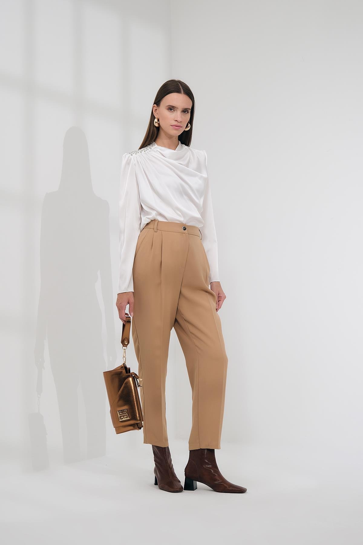 Gold Düğmeli Pilili Pantolon