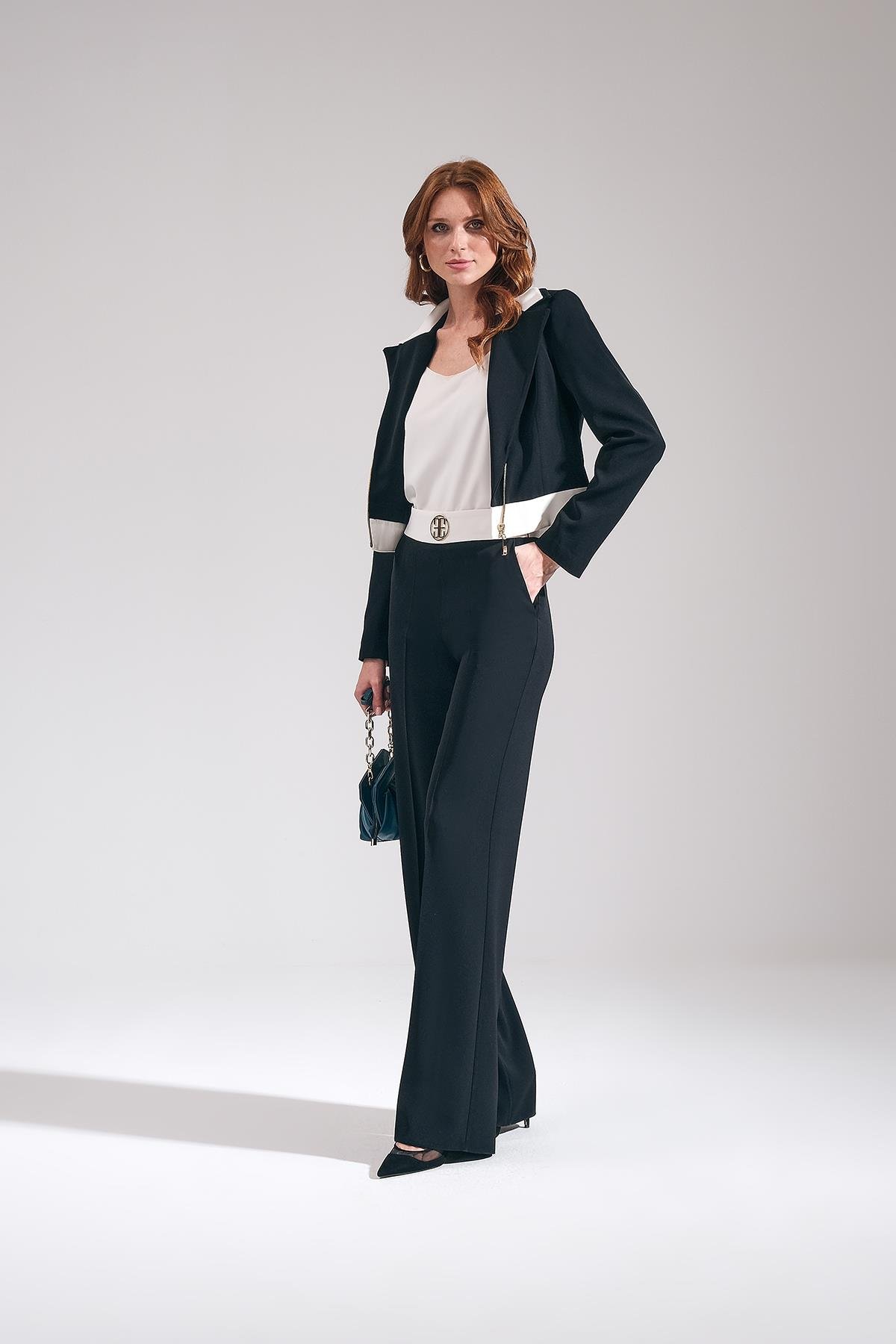 Gold Logo Aksesuarlı Bol Paçalı Pantolon