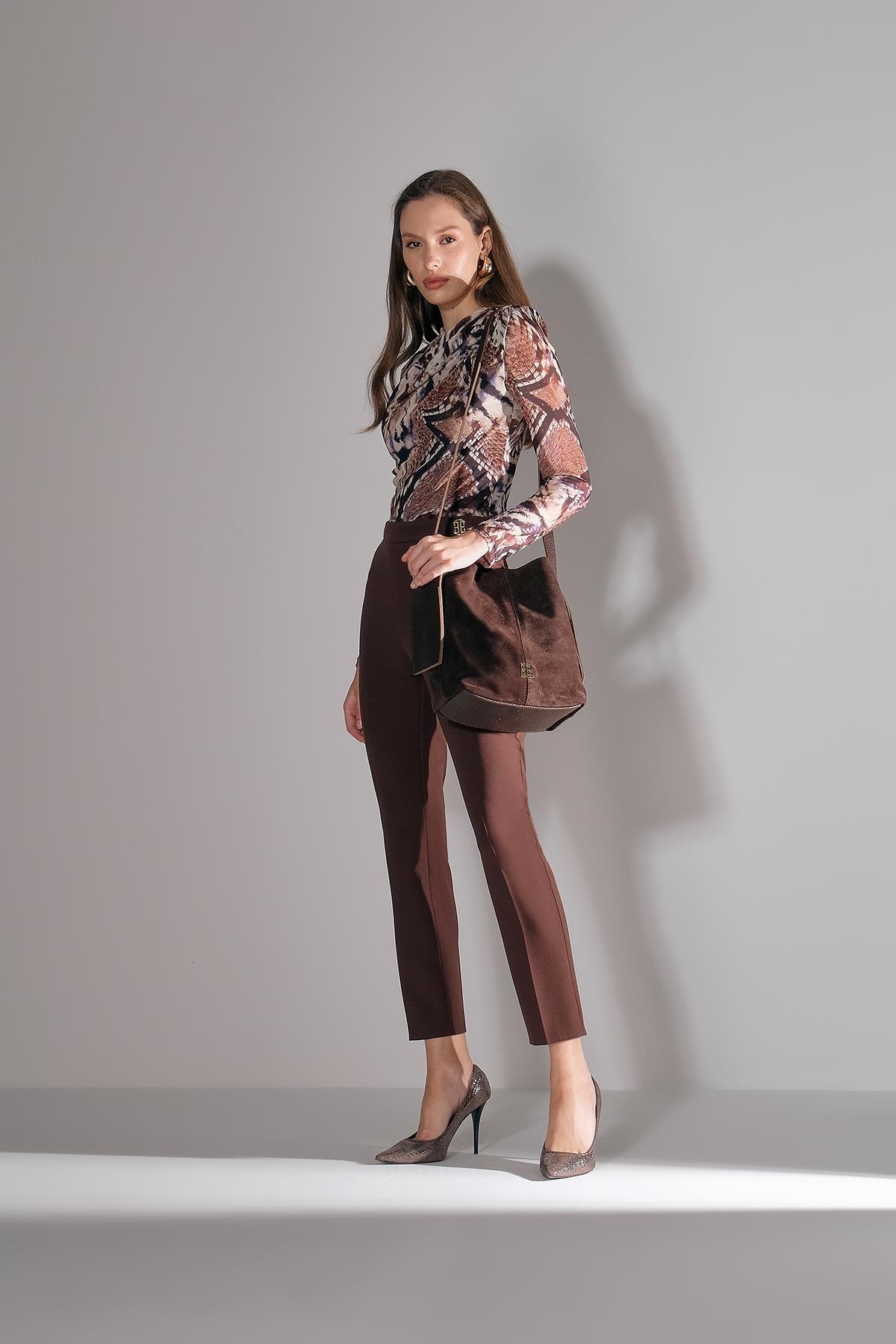 Gold Logo Aksesuarlı Dar Paça Pantolon