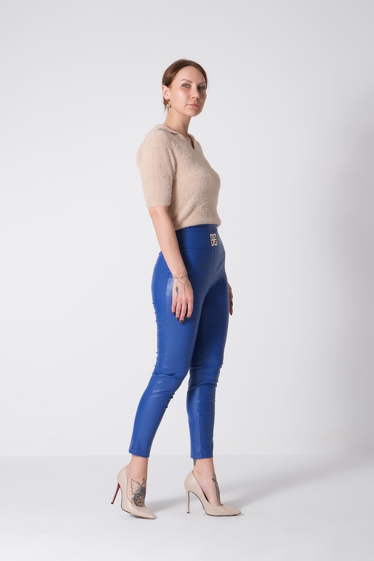 Gold Metal Logolu Suni Deri Dar Pantolon