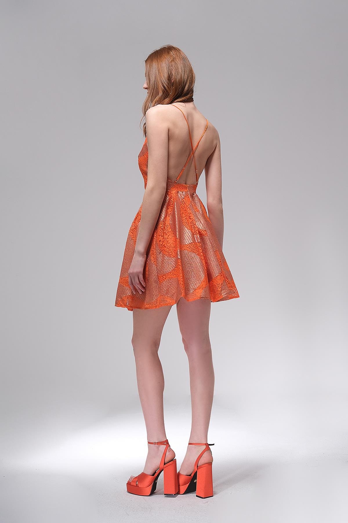 İnce Askılı Dantel Mini Elbise