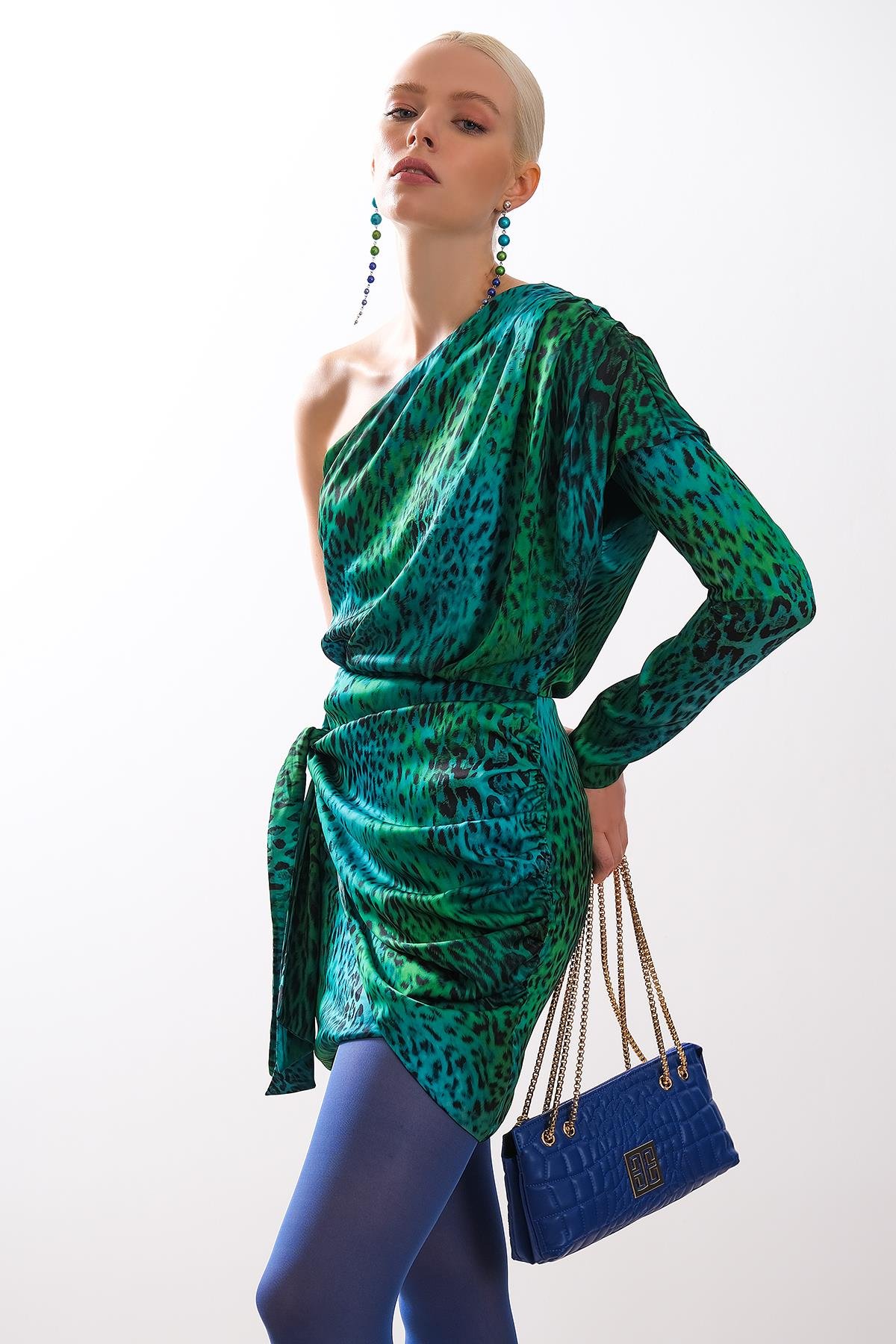 Kapitone Dokulu Zincir Askılı Kuşgözlü Çanta