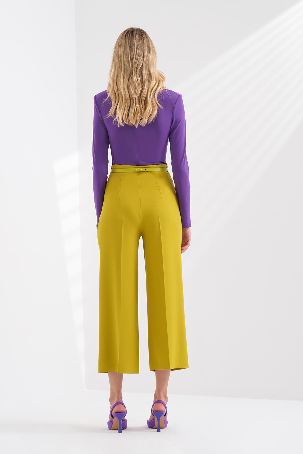 Kemerli Yüksek Bel Kısa Pantolon