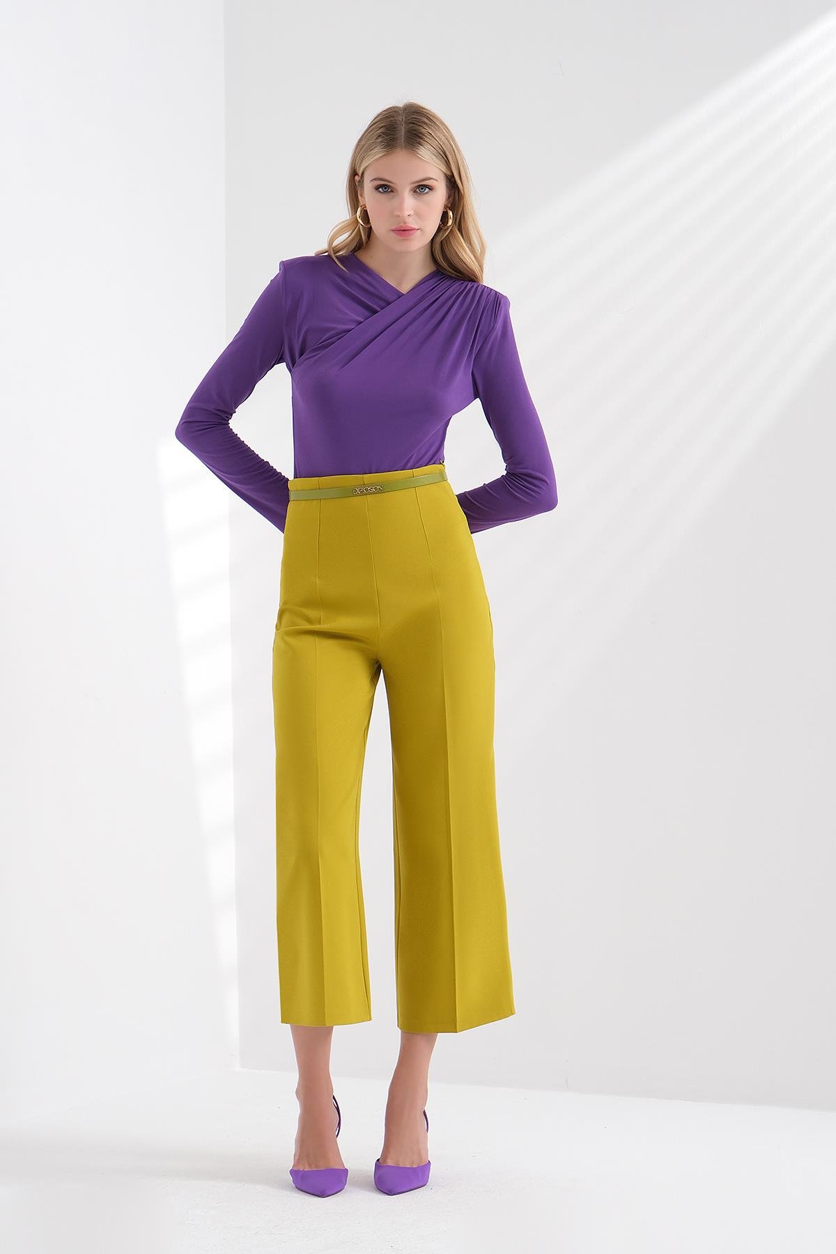 Kemerli Yüksek Bel Kısa Pantolon