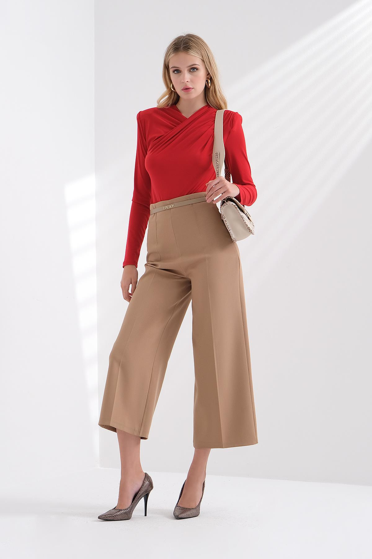 Kemerli Yüksek Bel Kısa Pantolon