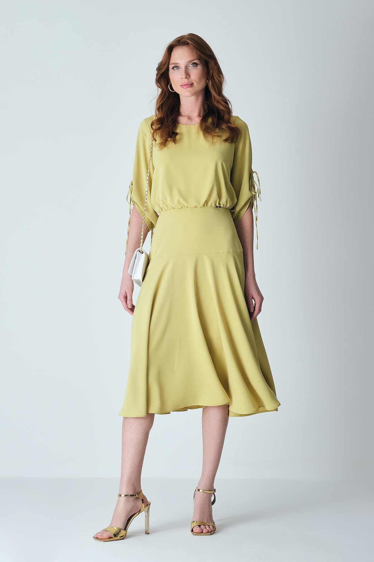 Kolu Bağlama Detaylı Beli Korsajlı Midi Boy Kloş Etekli Elbise