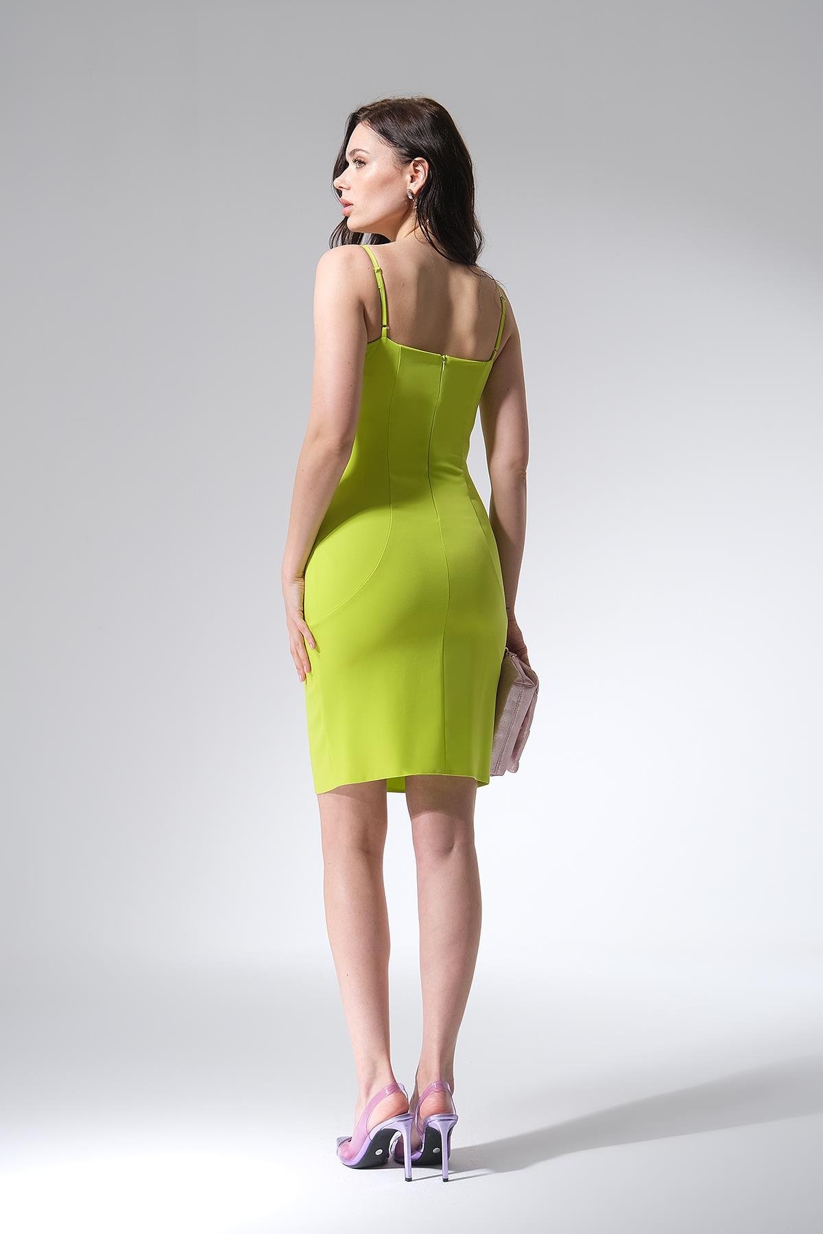 Kontrast Renk Detaylı Göğüsü Pili Detaylı Mini Elbise