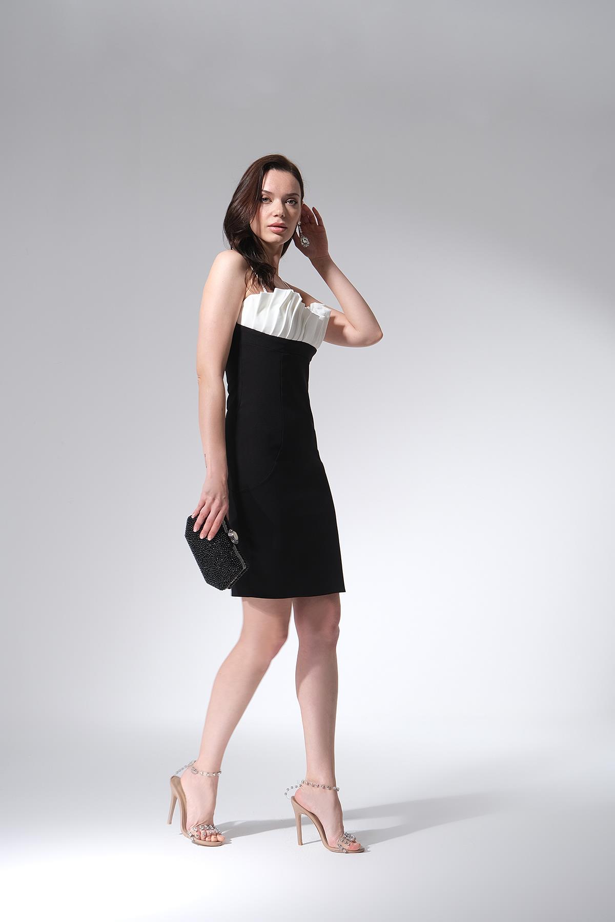 Kontrast Renk Detaylı Göğüsü Pili Detaylı Mini Elbise