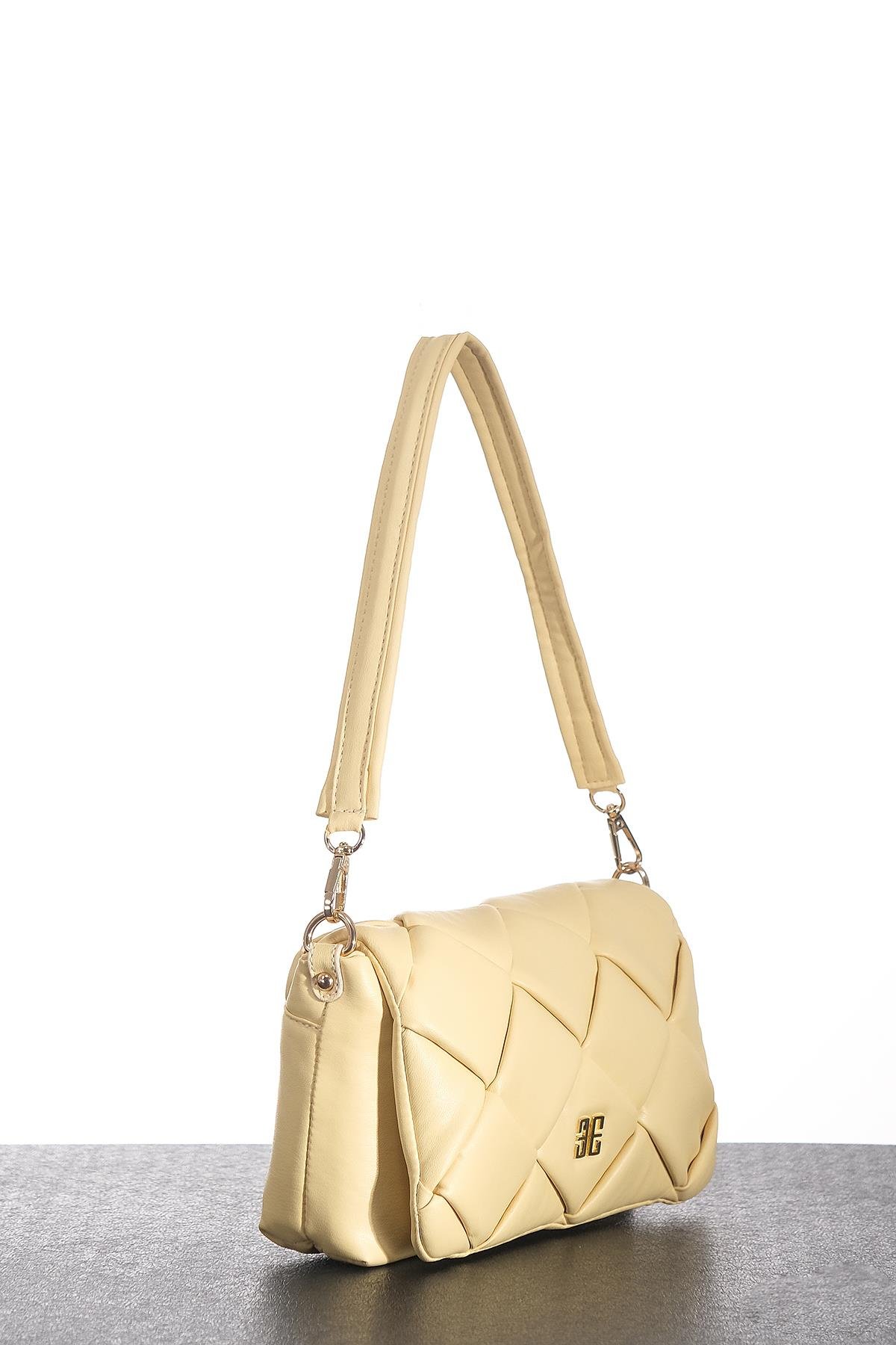 Logo Desenli Askılı Puf Çanta