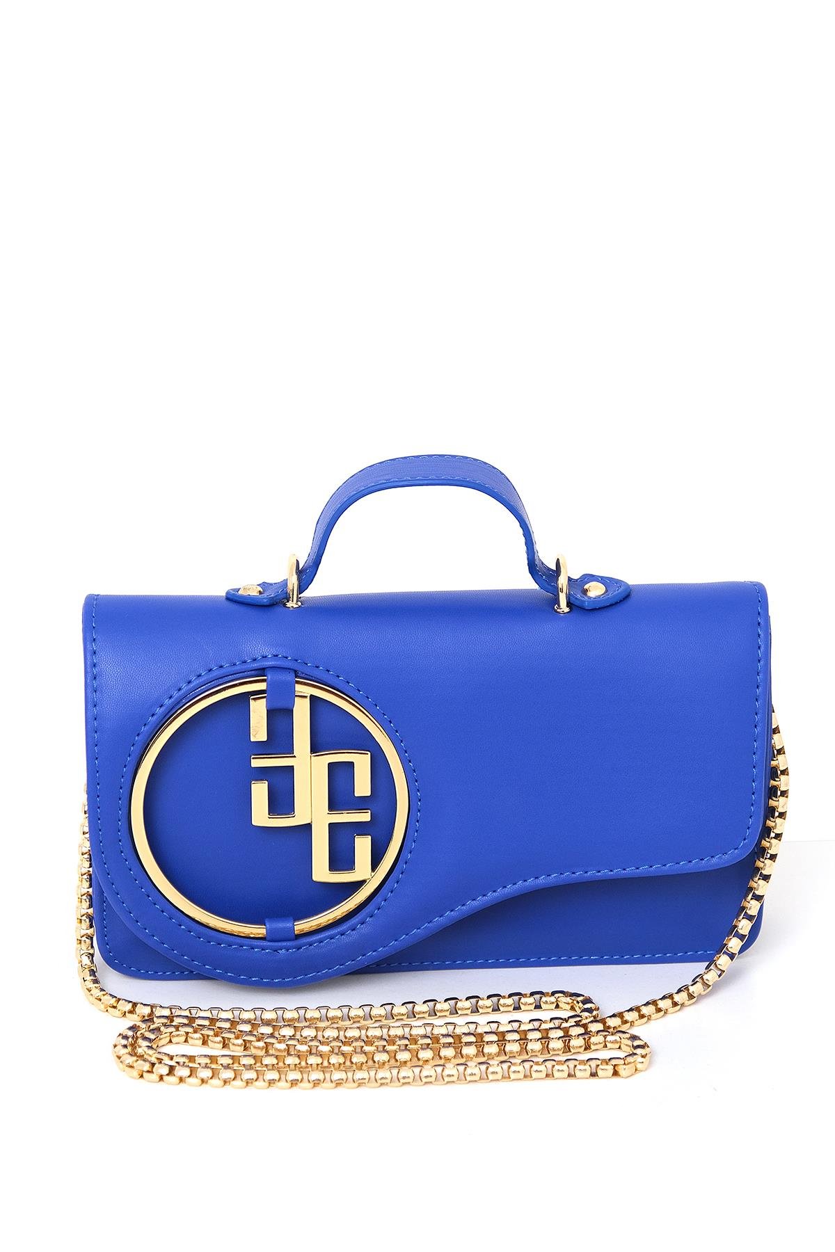 Logo Detaylı Asimetrik Kapaklı Tasarım Çanta