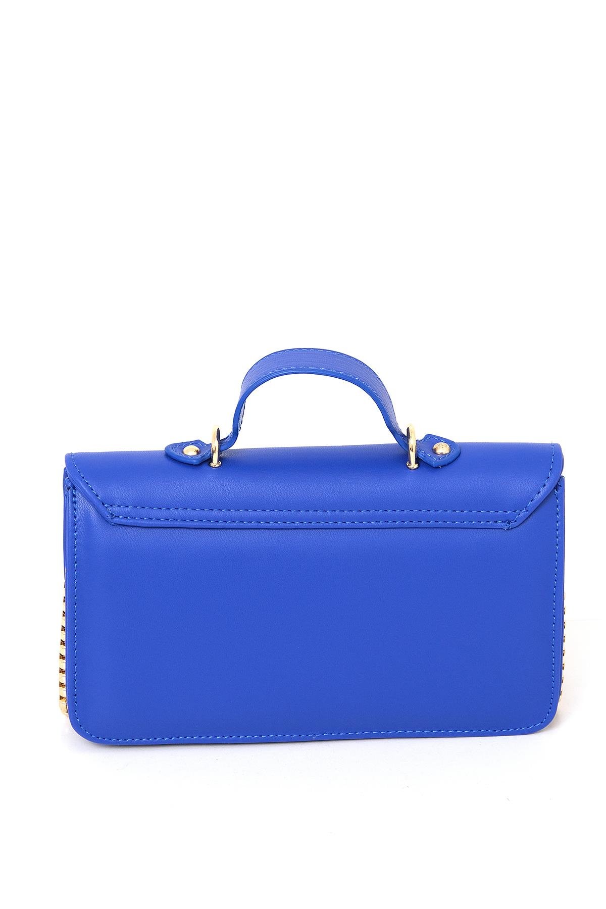 Logo Detaylı Asimetrik Kapaklı Tasarım Çanta