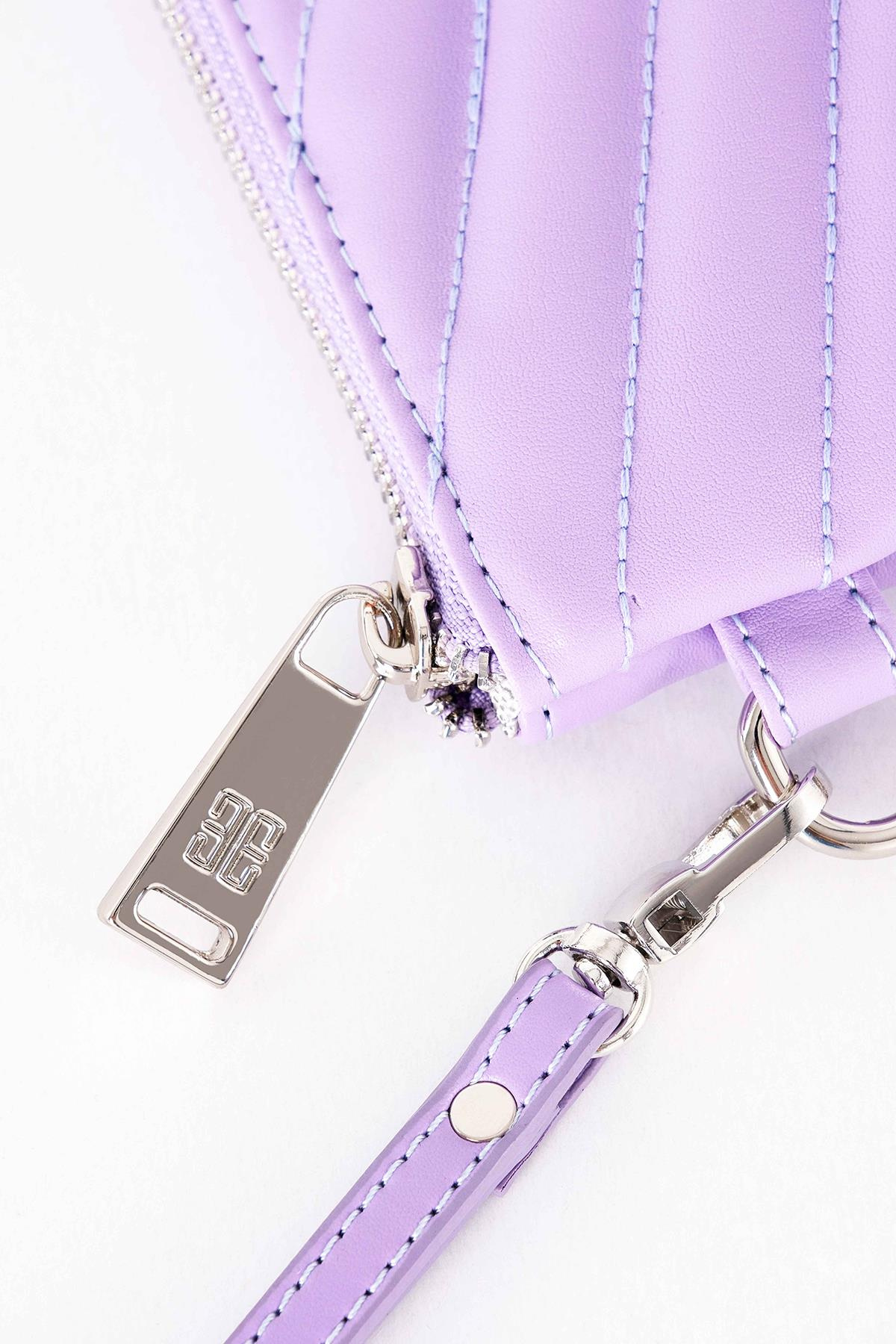 Logolu Kapitone Clutch Çanta