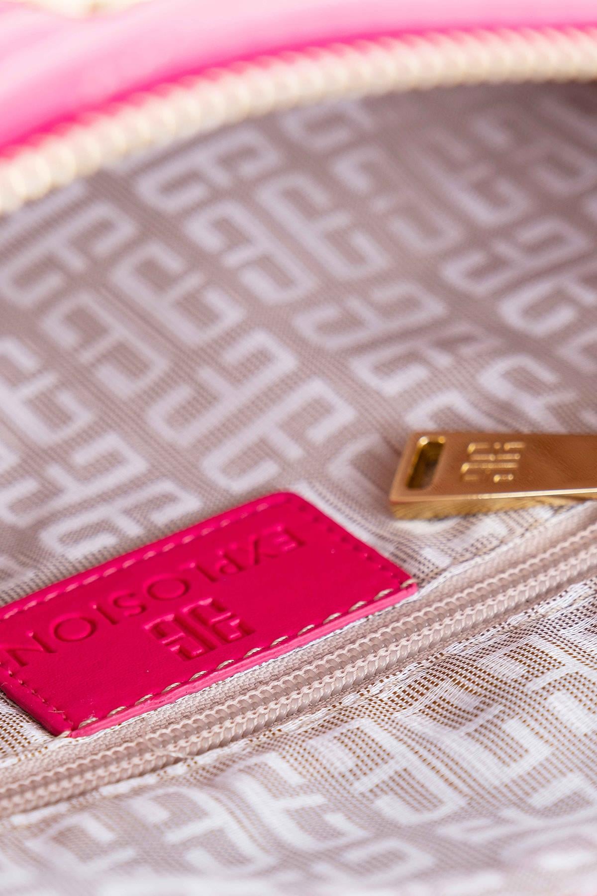 Logolu Kapitone Clutch Çanta