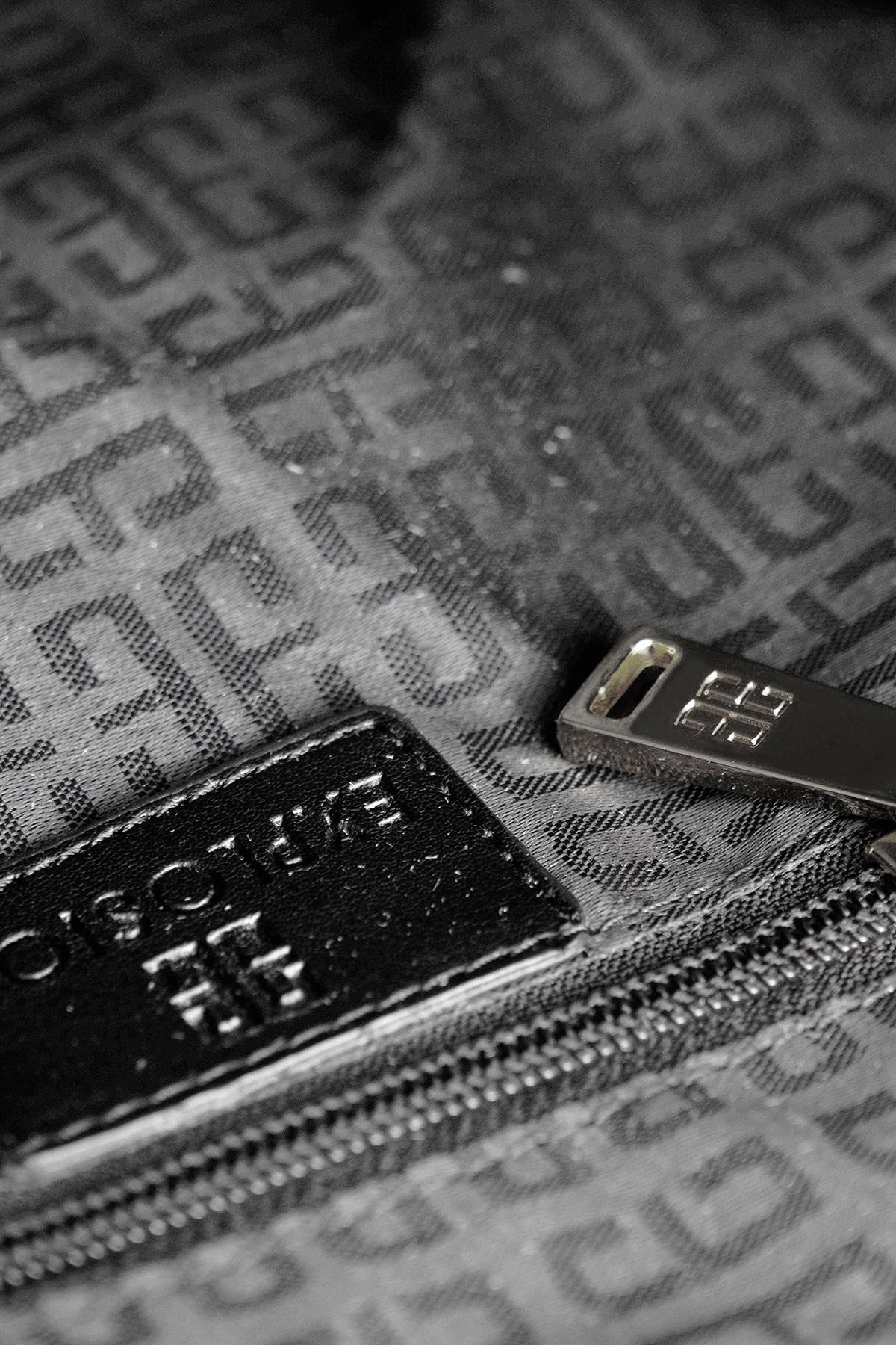 Logolu Kapitone Clutch Çanta