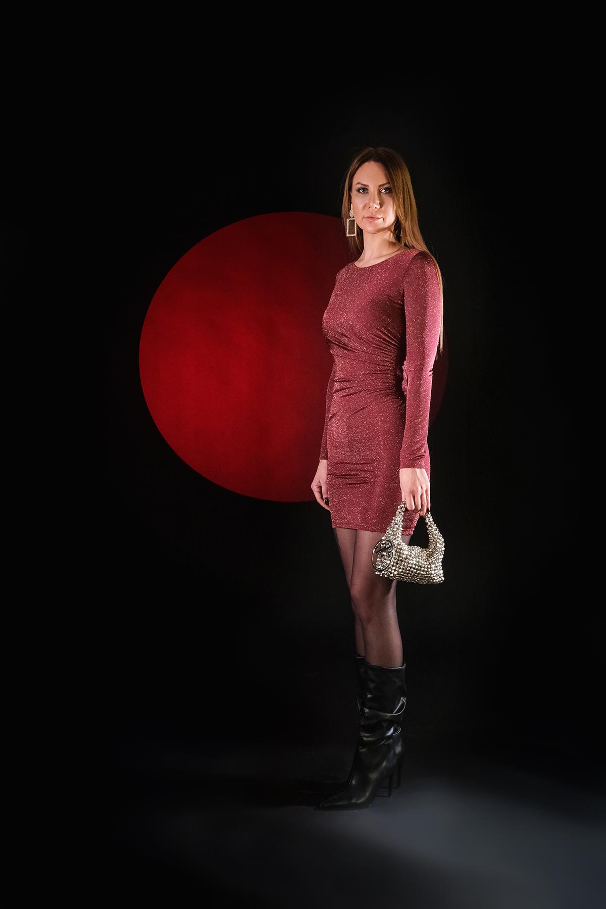 Metal Aksesuarlı Arkası Dekolteli Mini Simli Elbise