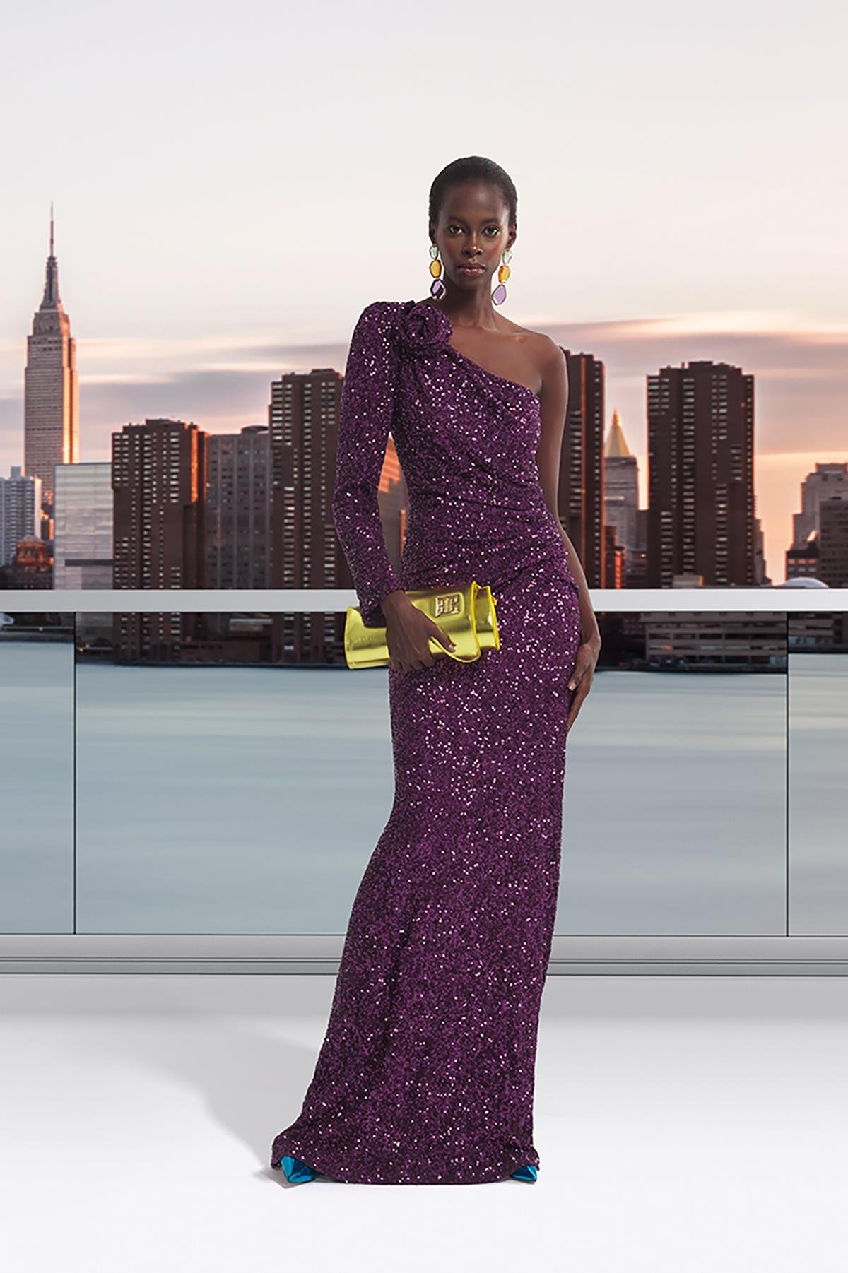 Metalik Parlak Deri Asimetrik Kapaklı Tasarım Abiye Çanta