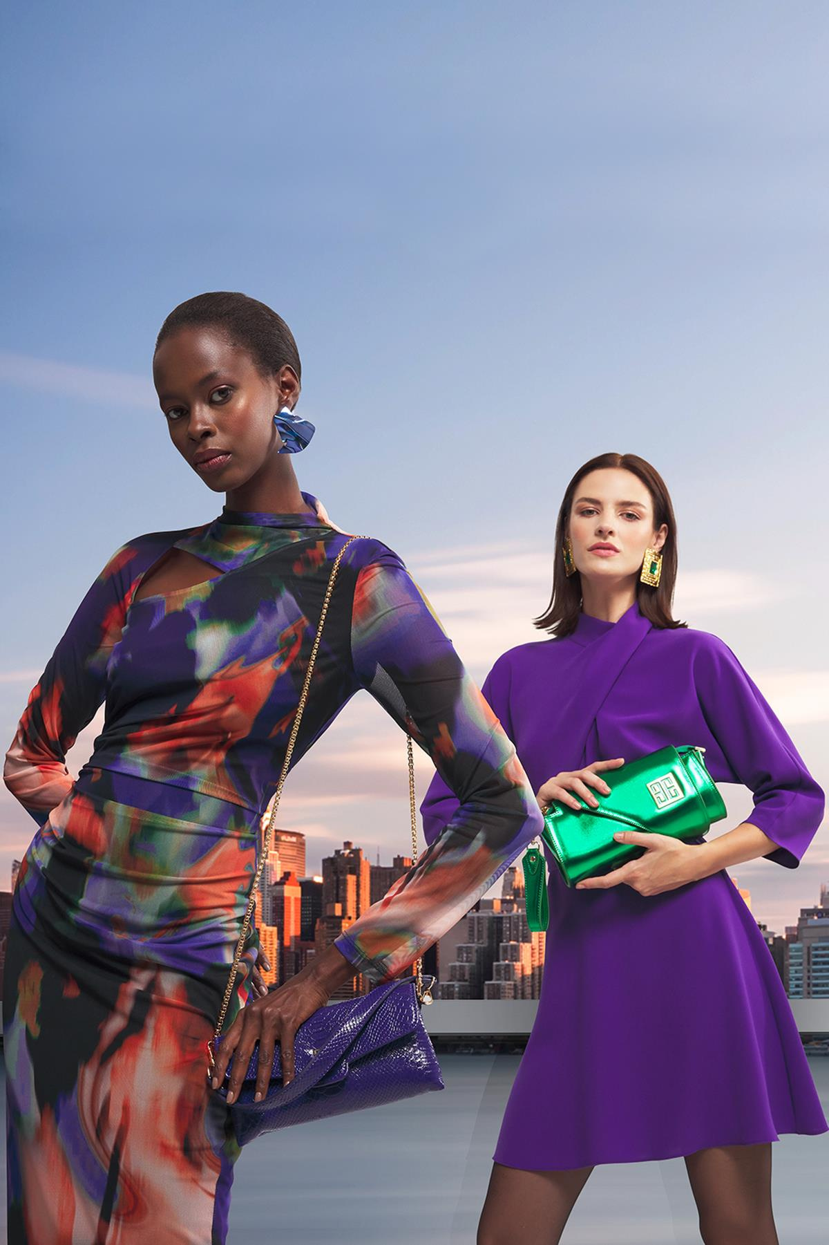 Metalik Parlak Deri Asimetrik Kapaklı Tasarım Abiye Çanta