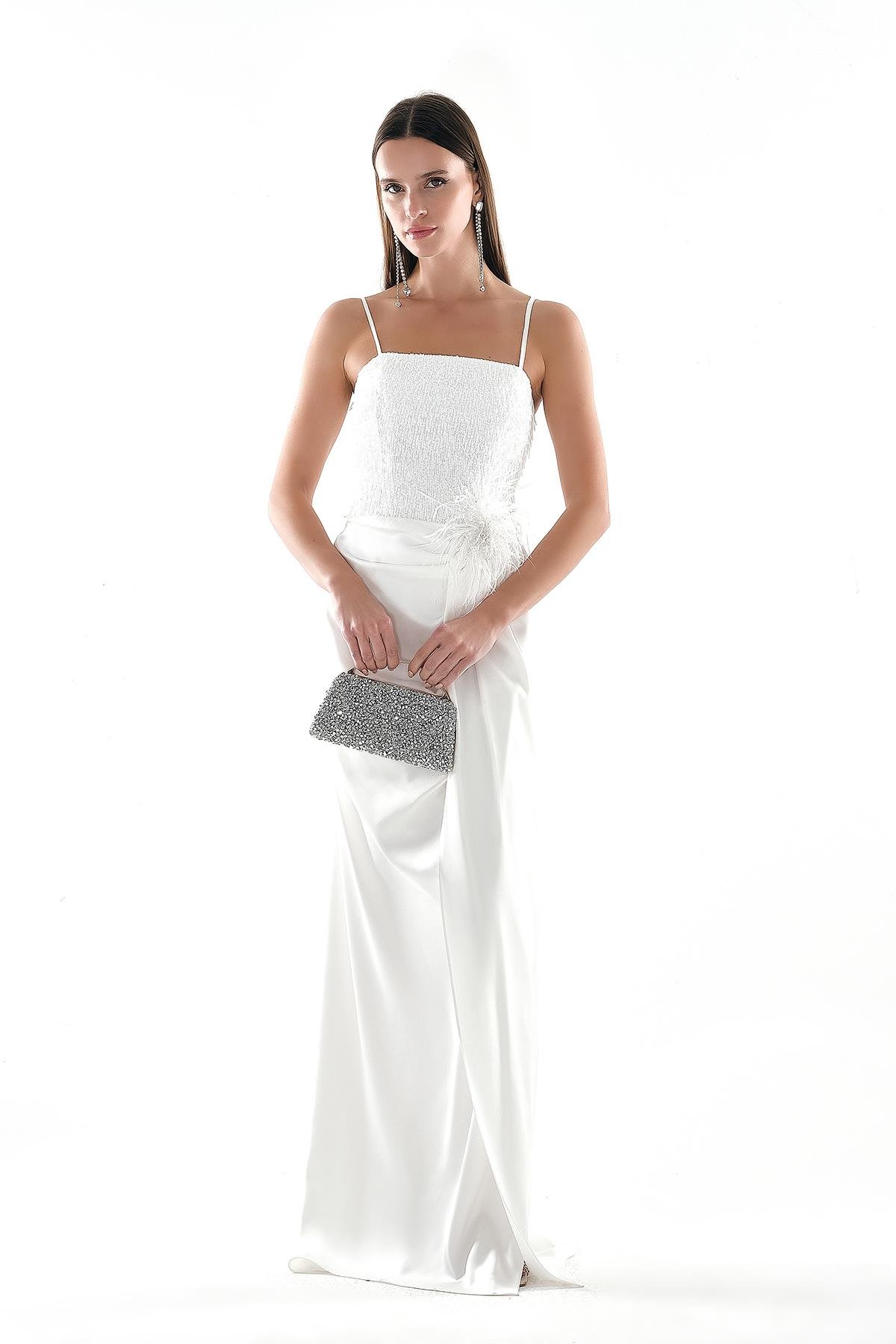 Payet Garnili Alt Eteği Saten Boncuk Aksesuarlı İnce Askılı Maksi Boy Abiye Elbise