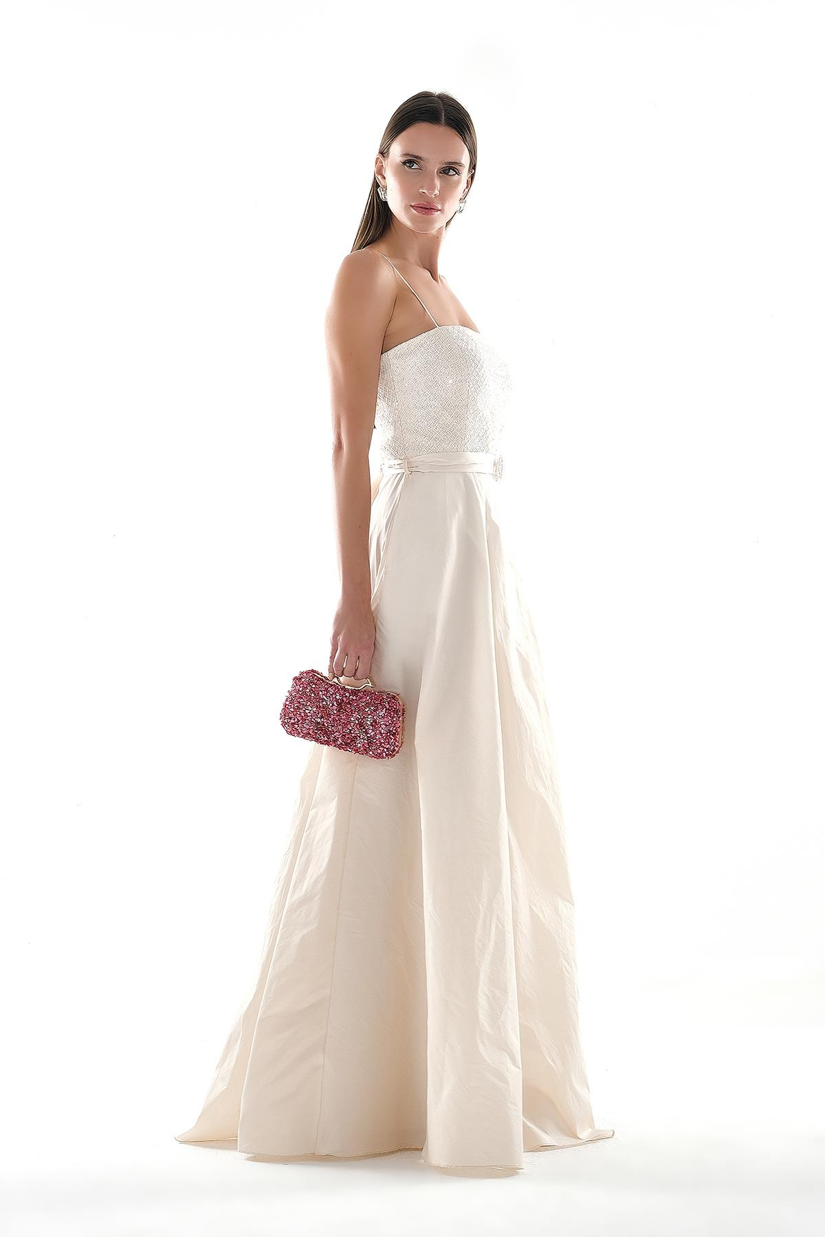 Payet Garnili İnce Askılı Yırtmaçlı Kloş Etekli Maksi Boy Broşlu Abiye Elbise