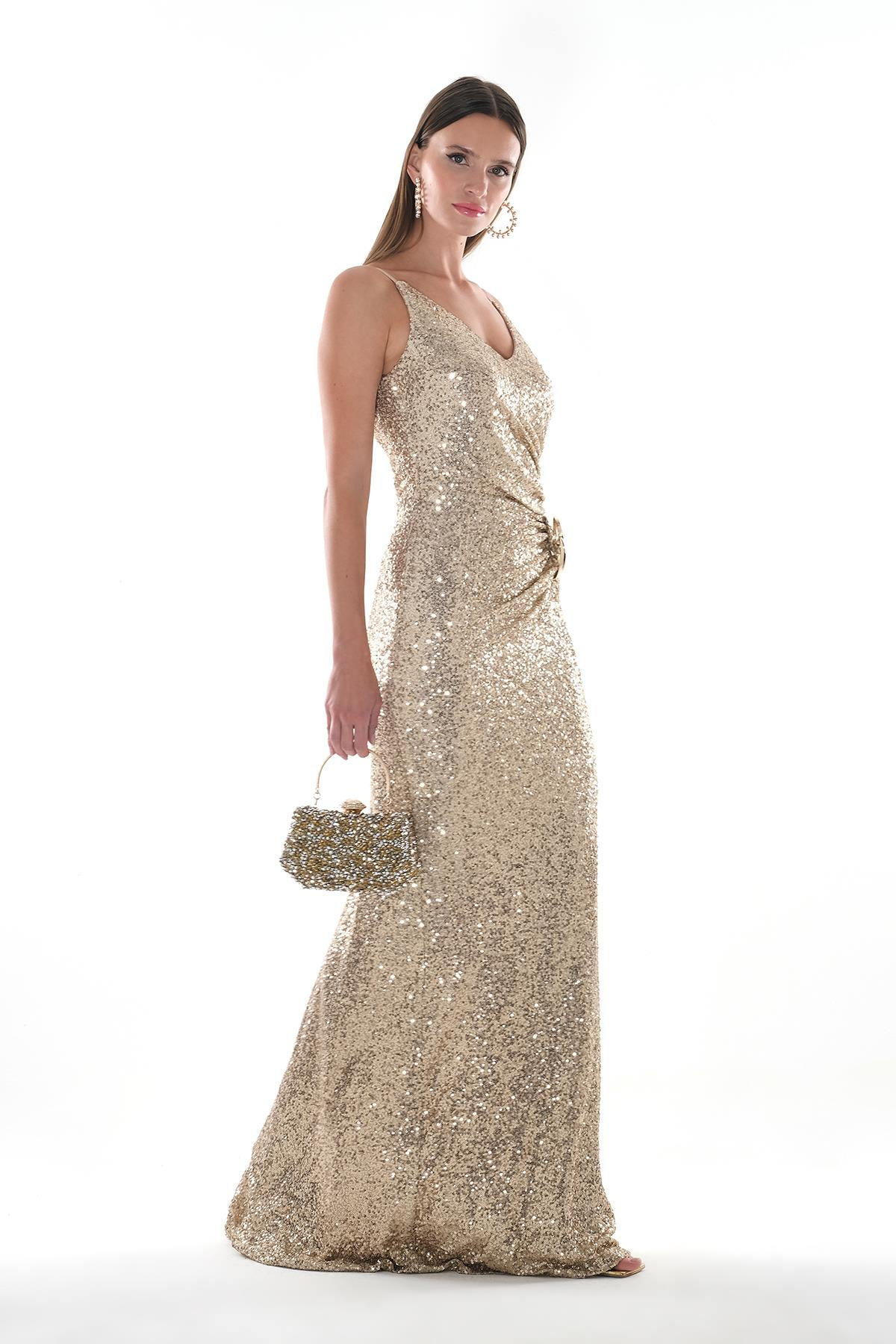 Payet V yakalı Askılı Gold Aksesuarlı Beli Dekolteli Maksi Boy Abiye Elbise