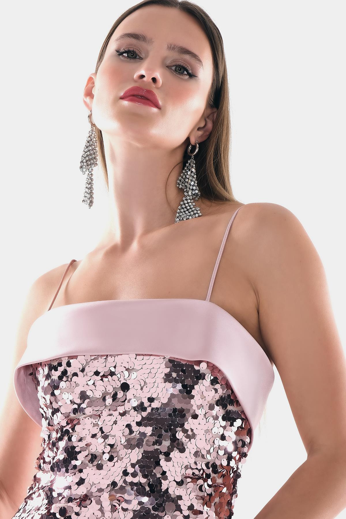 Saten Garnili Pul Payet İnce Askılı Metal Fermuarlı Maksi Boy Abiye Elbise