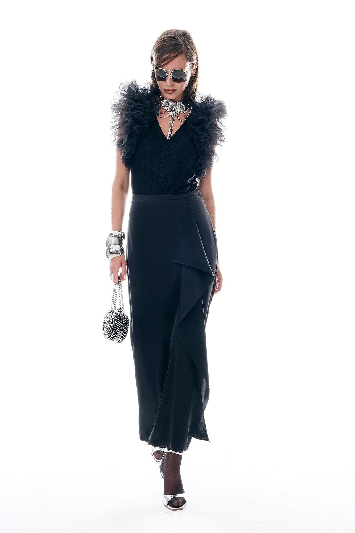 Saten Önden Volanlı Midi Yırtmaçlı Etek