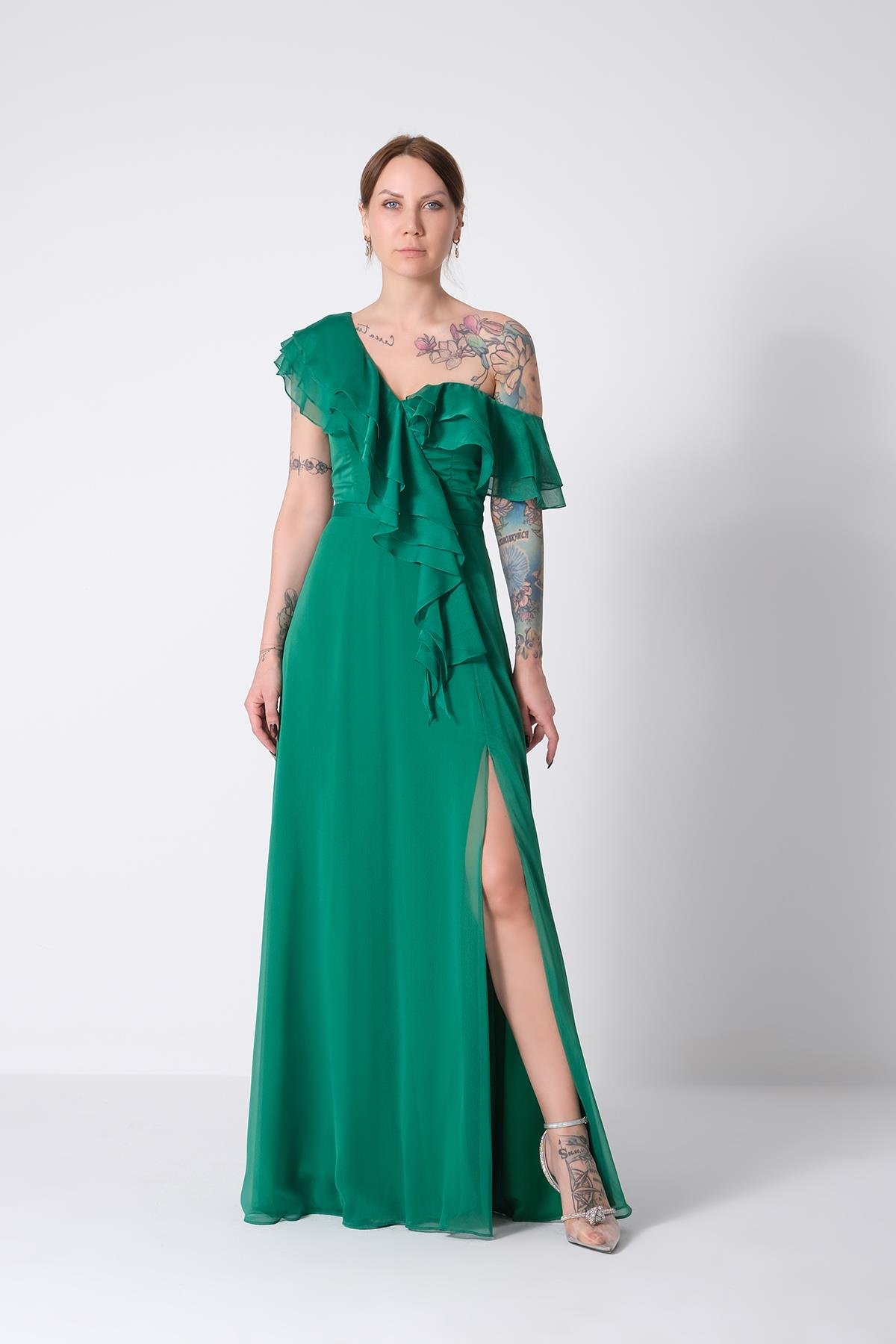 Tek Omuz Volanlı Parlak Şifon Maksi Boy Abiye Elbise