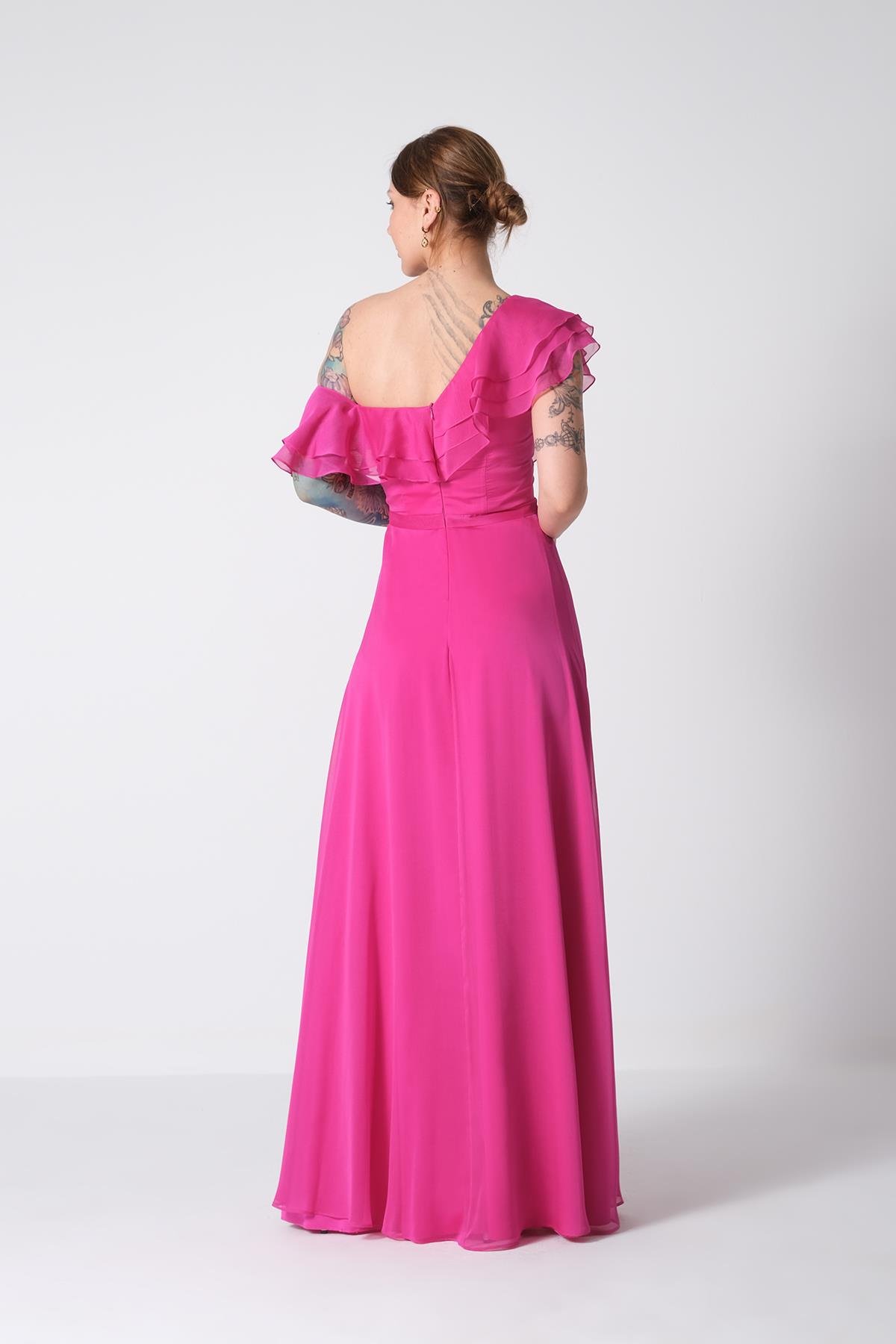 Tek Omuz Volanlı Parlak Şifon Maksi Boy Abiye Elbise