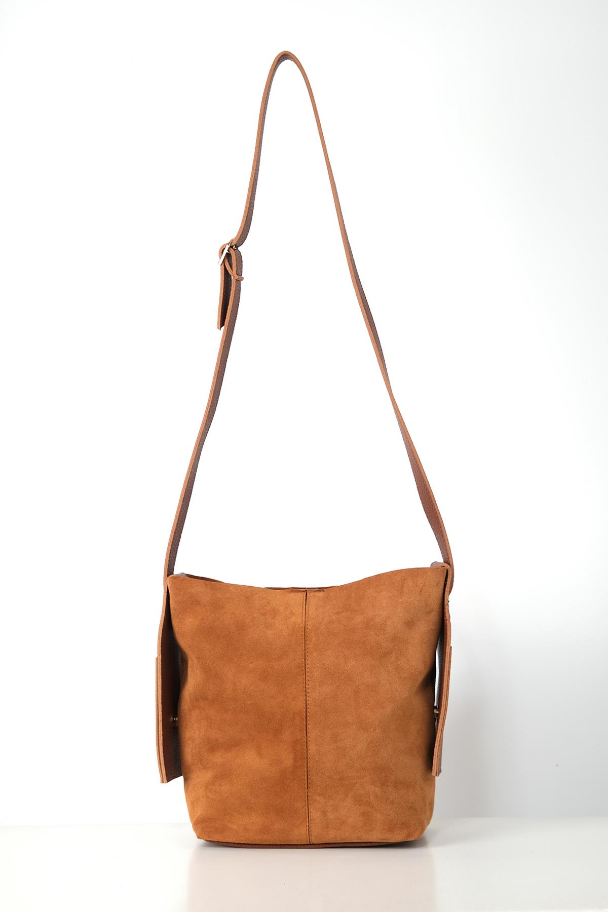 Vegan Deri Aksesuarlı Süet Garnili Askılı Ve Yavrulu Günlük Çanta