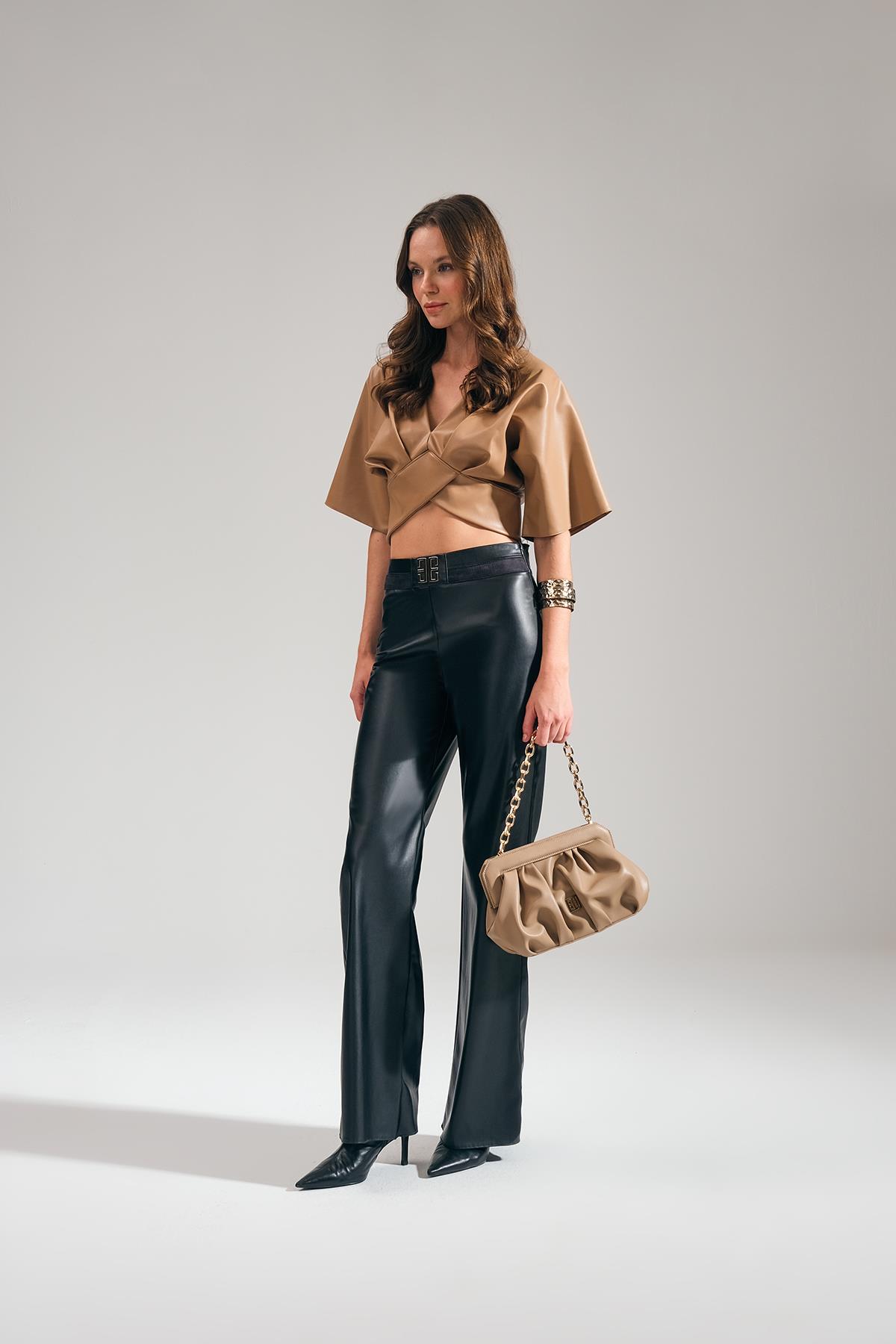 Vegan Deri Gold Metal Logolu Yüksek Bel Pantolon