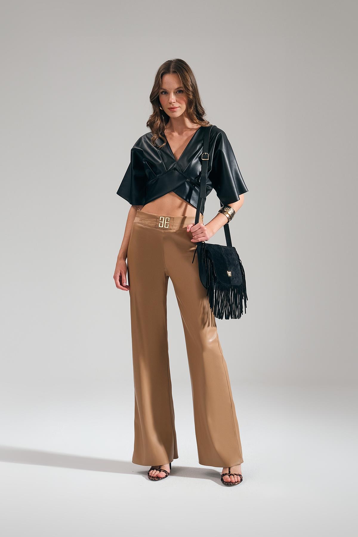 Vegan Deri Gold Metal Logolu Yüksek Bel Pantolon