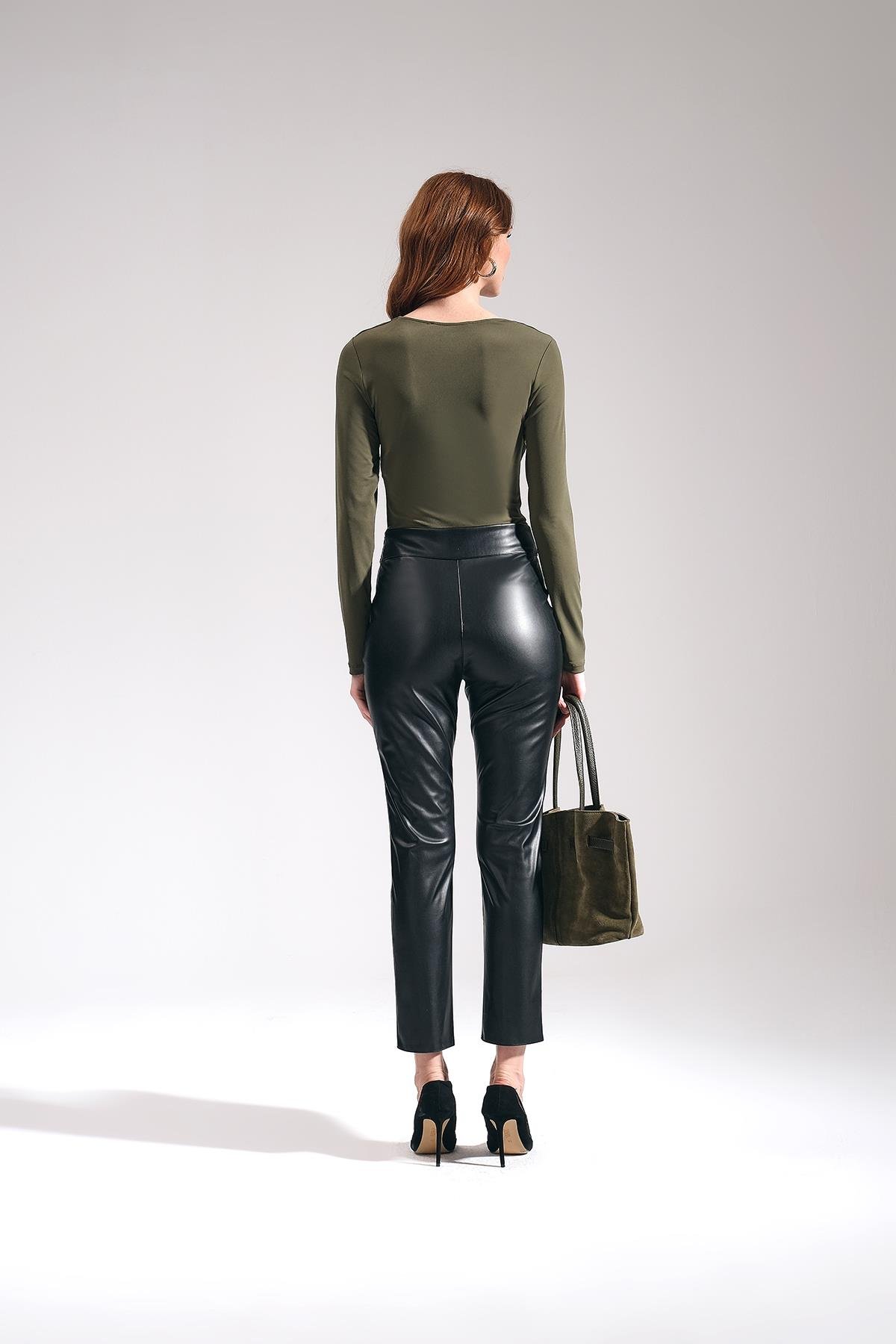 Vegan Deri Gold Metal Logolu Yüksek Bel Pantolon