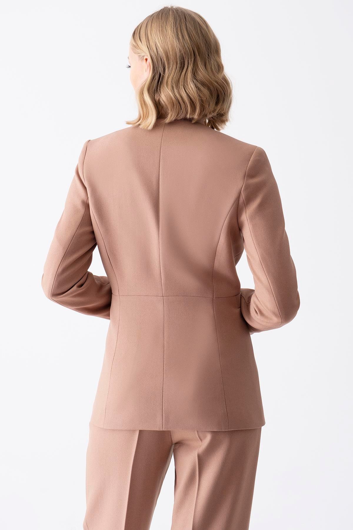 Yakasız Önden Düğmeli Şık Ceket