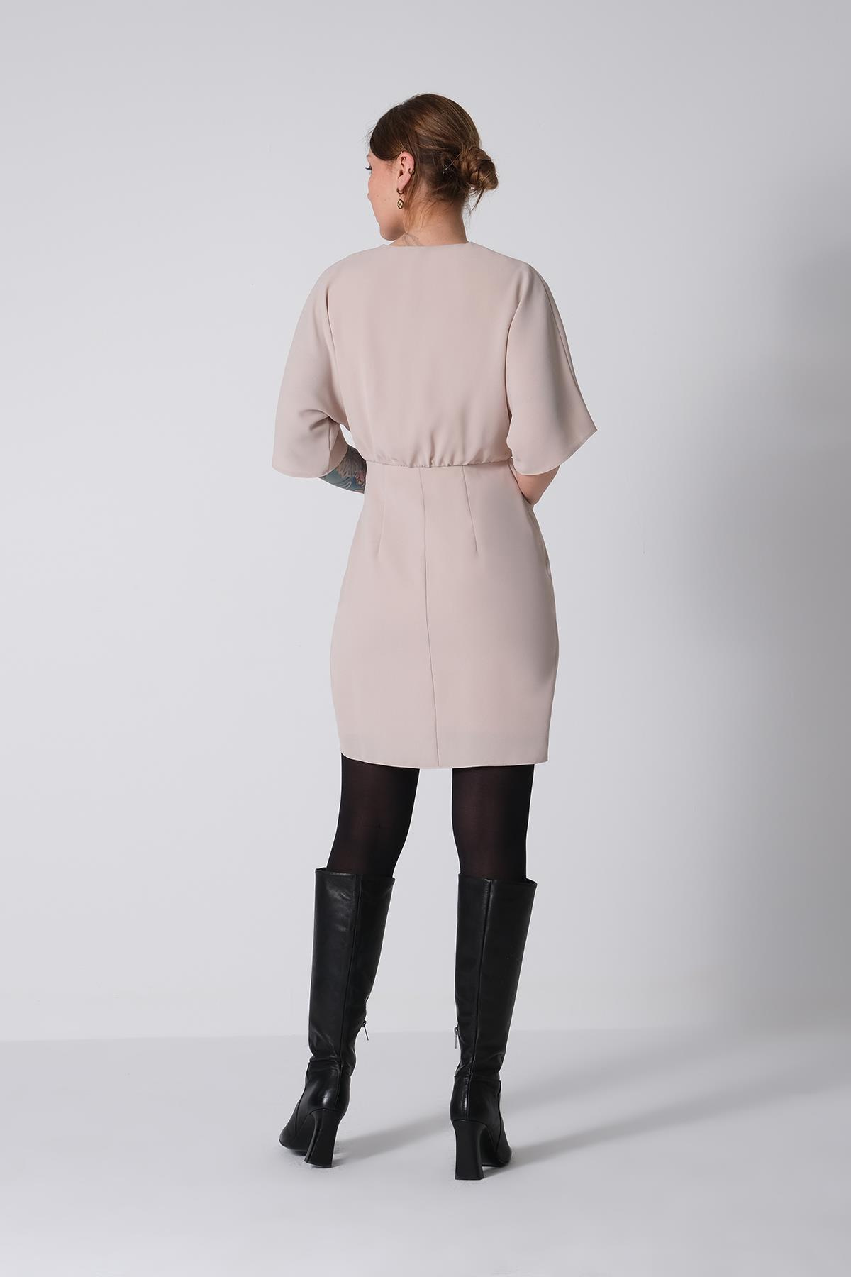 Yarasa Kollu Pilili Şık Mini Elbise