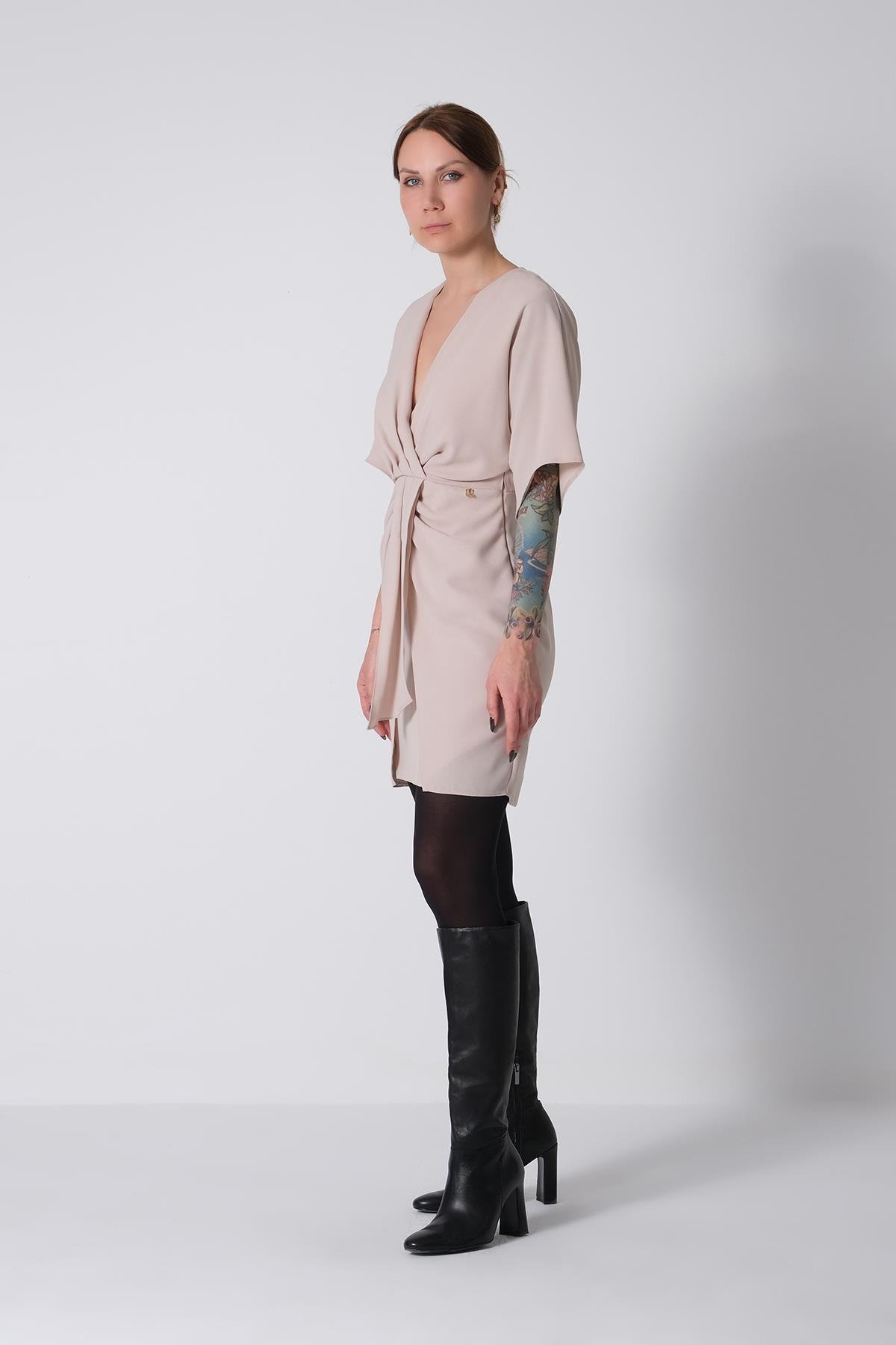 Yarasa Kollu Pilili Şık Mini Elbise