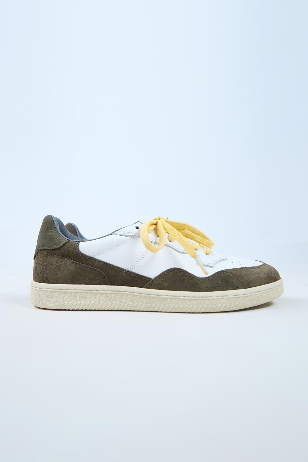 Krahe Artemis Erkek Hakiki Deri El Boyamalı Bağcık Ve İki Yedek Bağcıklı Beyaz-Haki Sneakers