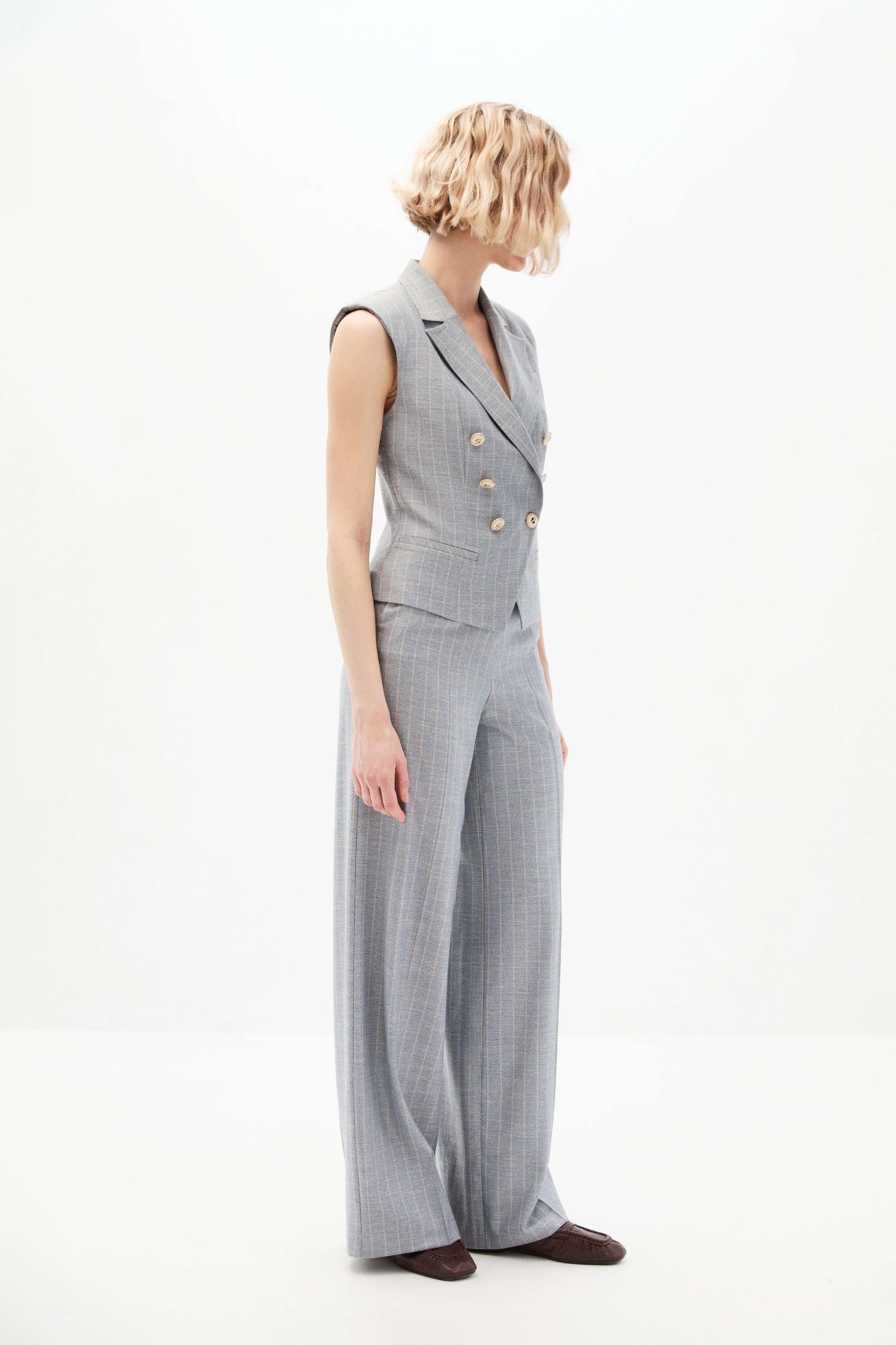 2077-0233 SUIT (P)